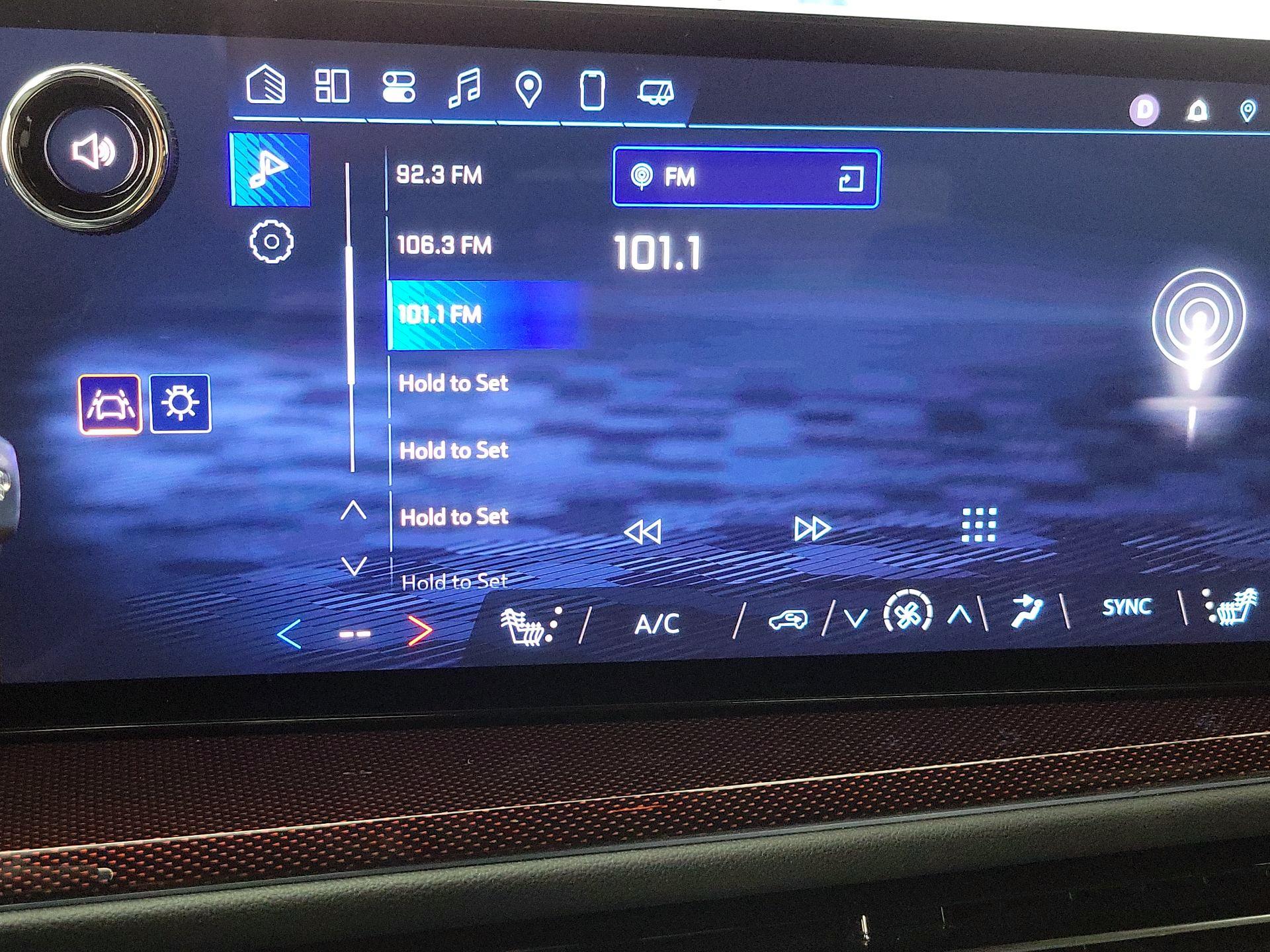 Thumbnail: 2025 Chevrolet Traverse - 16