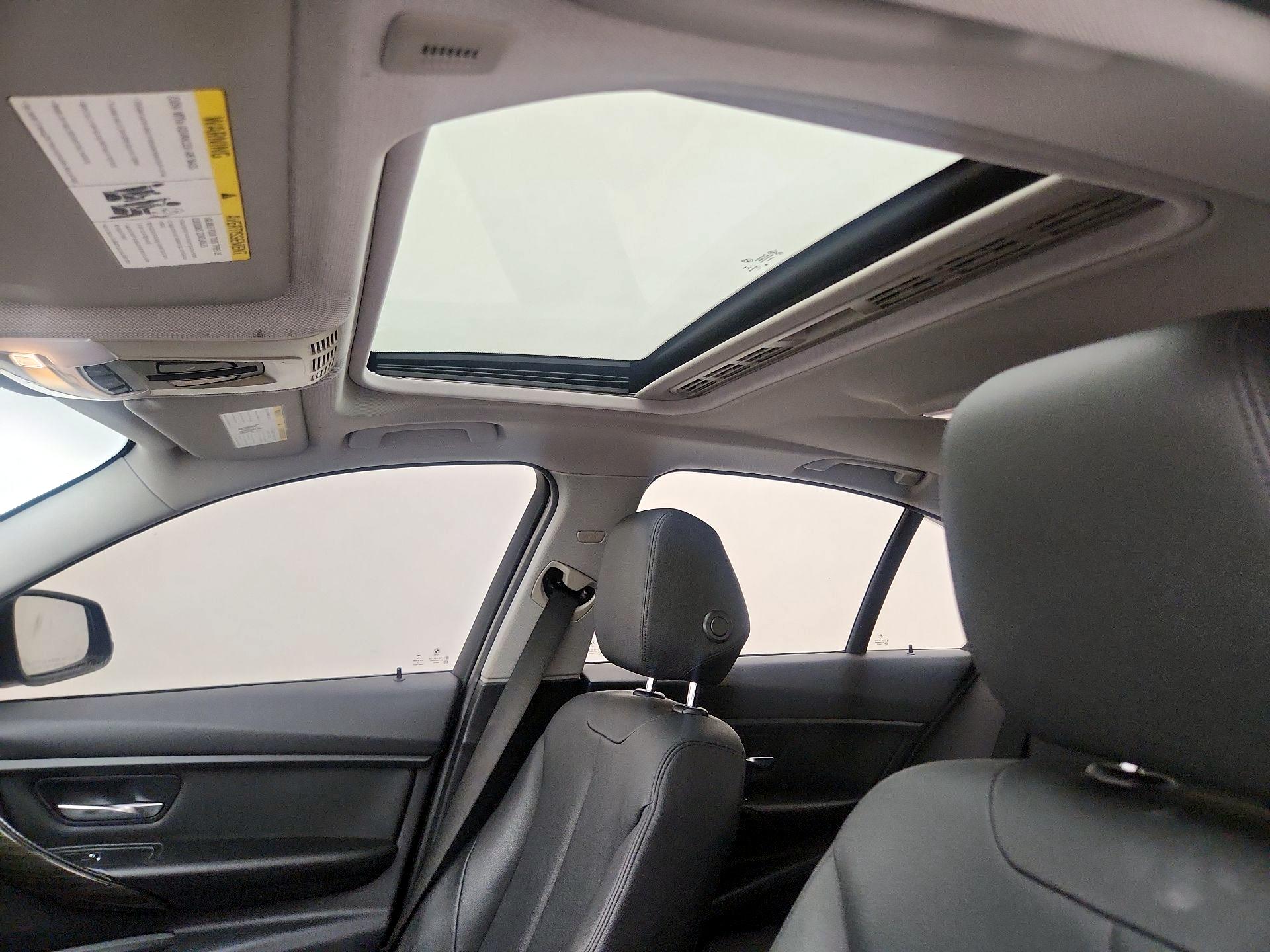 Thumbnail: 2016 BMW 3 Series - 19