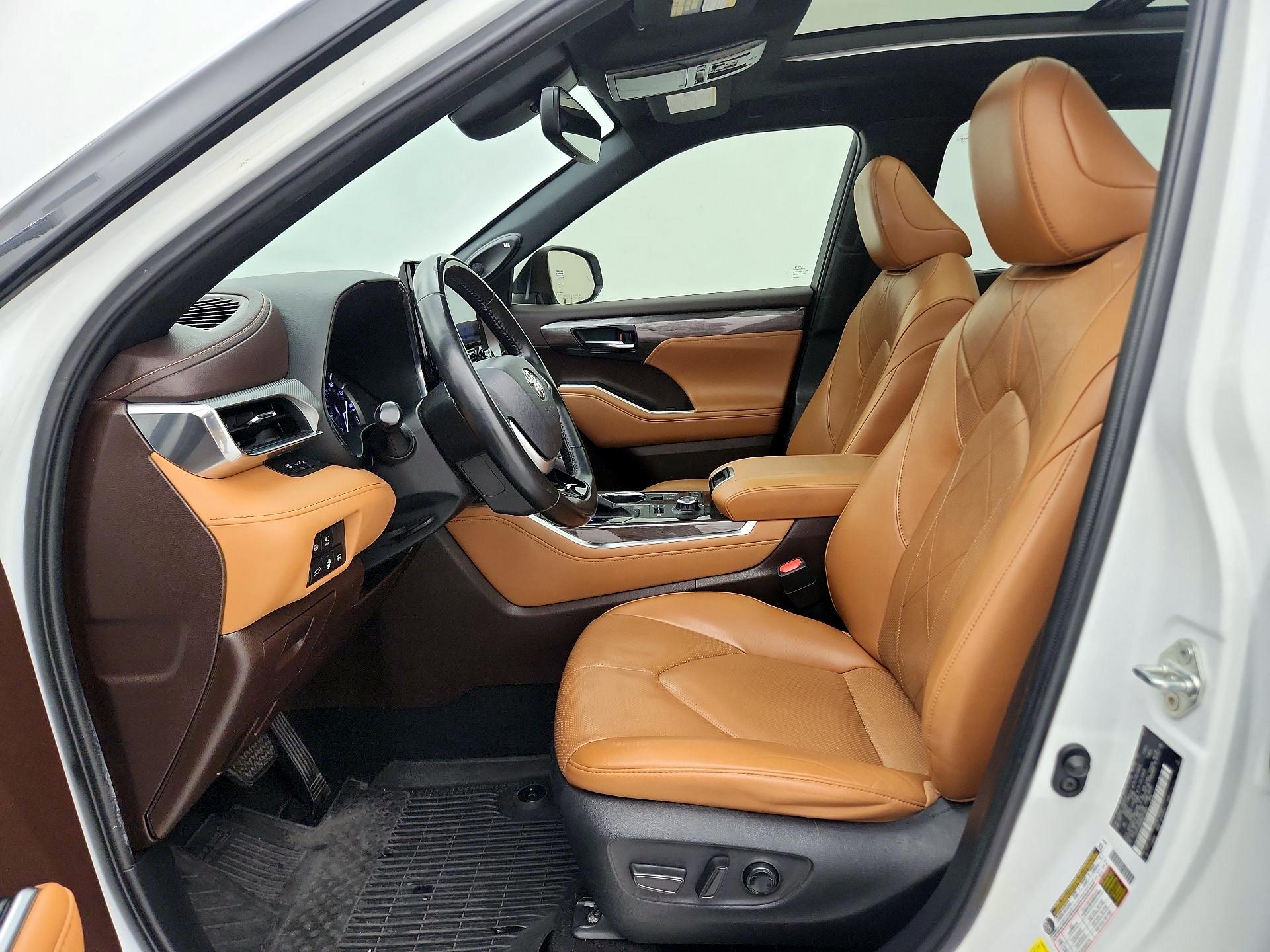 Thumbnail: 2022 Toyota Highlander - 11