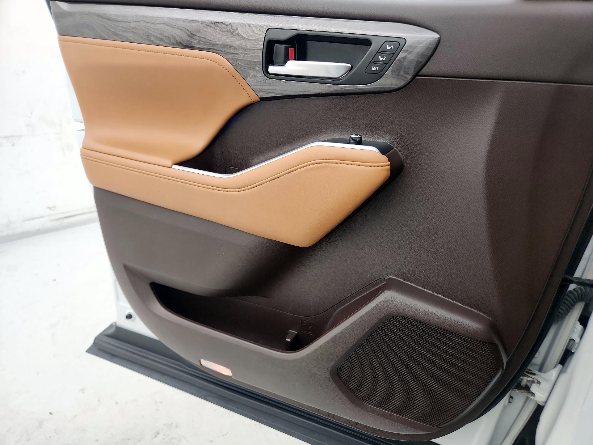 Thumbnail: 2022 Toyota Highlander - 12