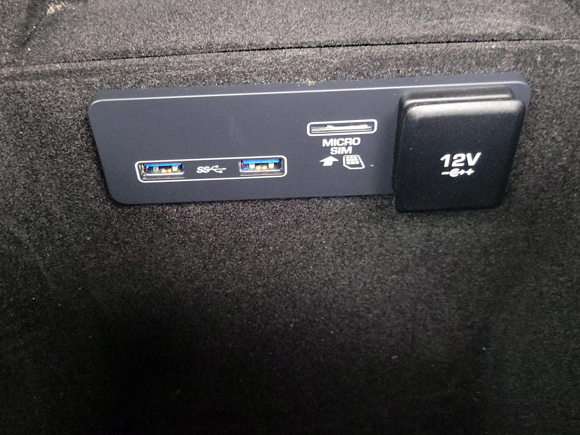 Thumbnail: 2019 Land Rover Range Rover Velar - 18