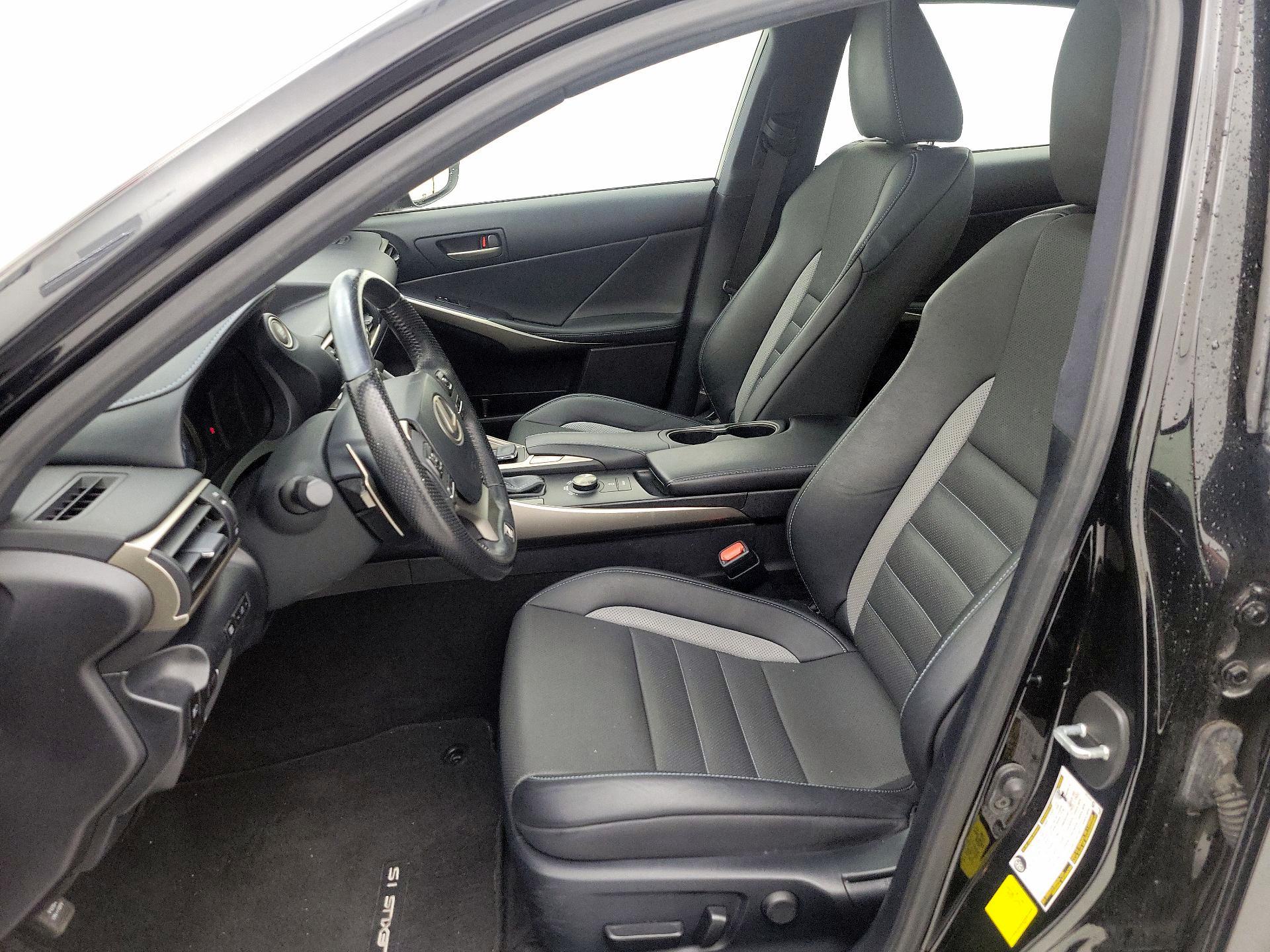 Thumbnail: 2020 Lexus IS - 11