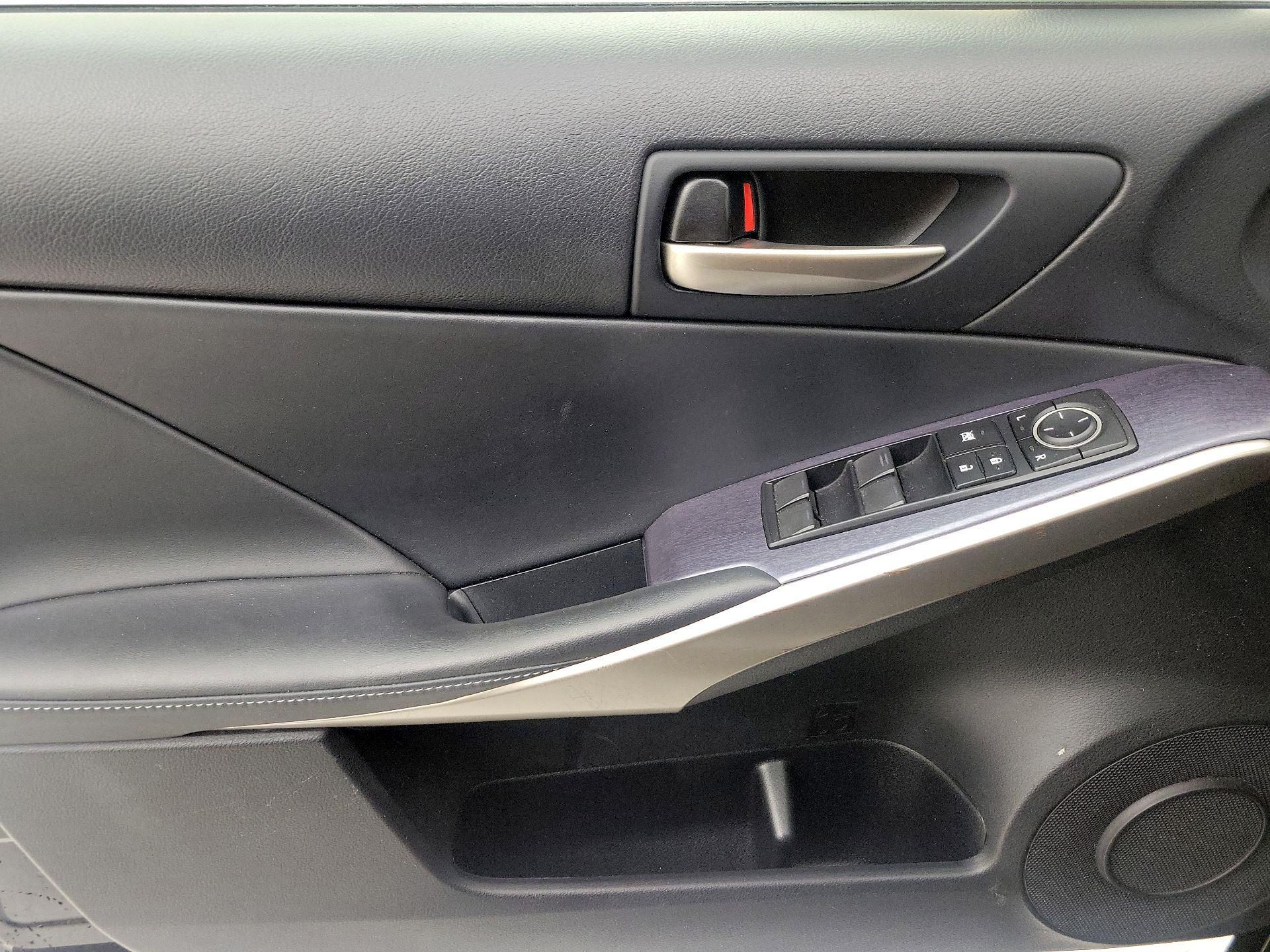 Thumbnail: 2020 Lexus IS - 12