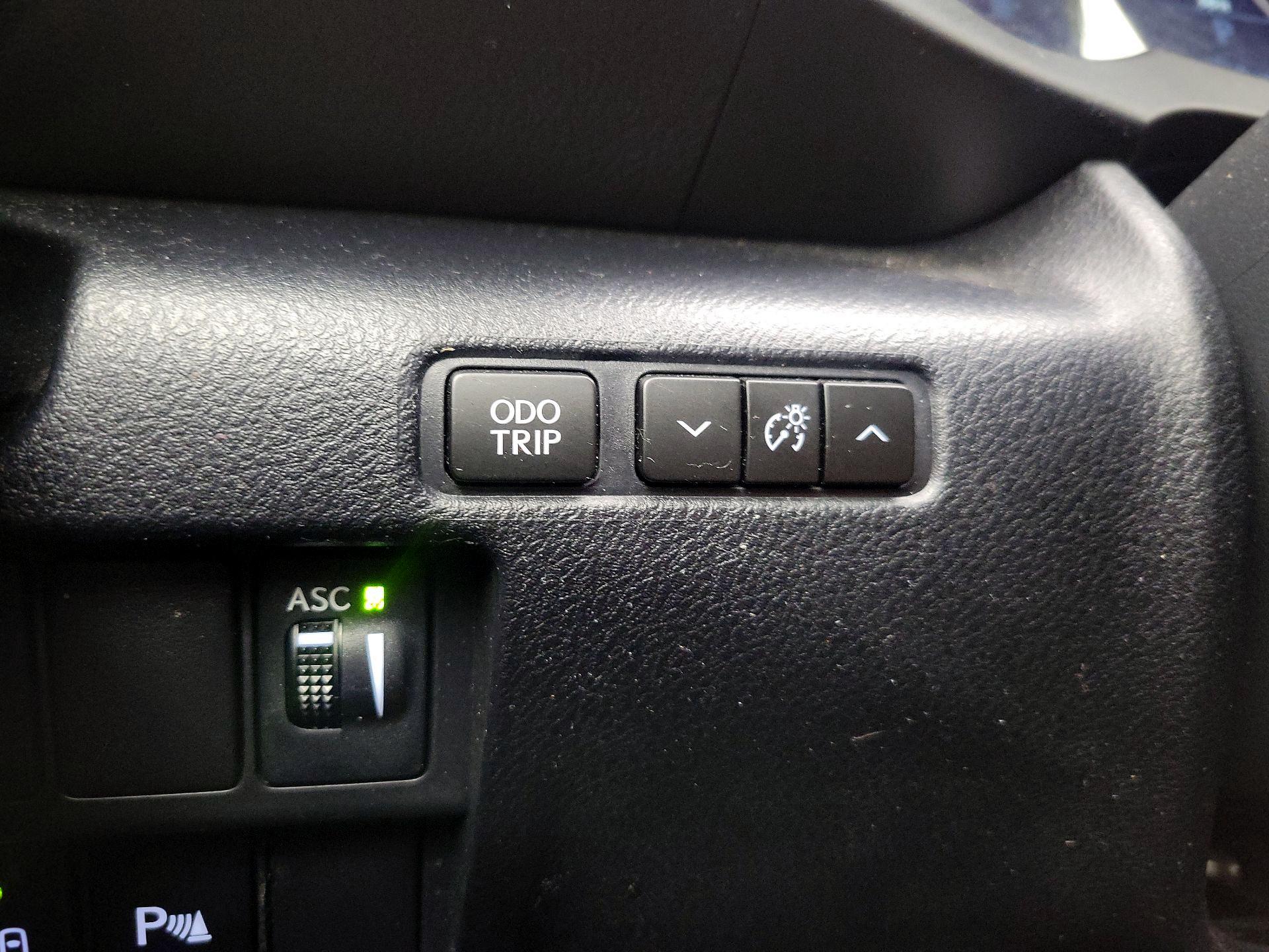 Thumbnail: 2020 Lexus IS - 13