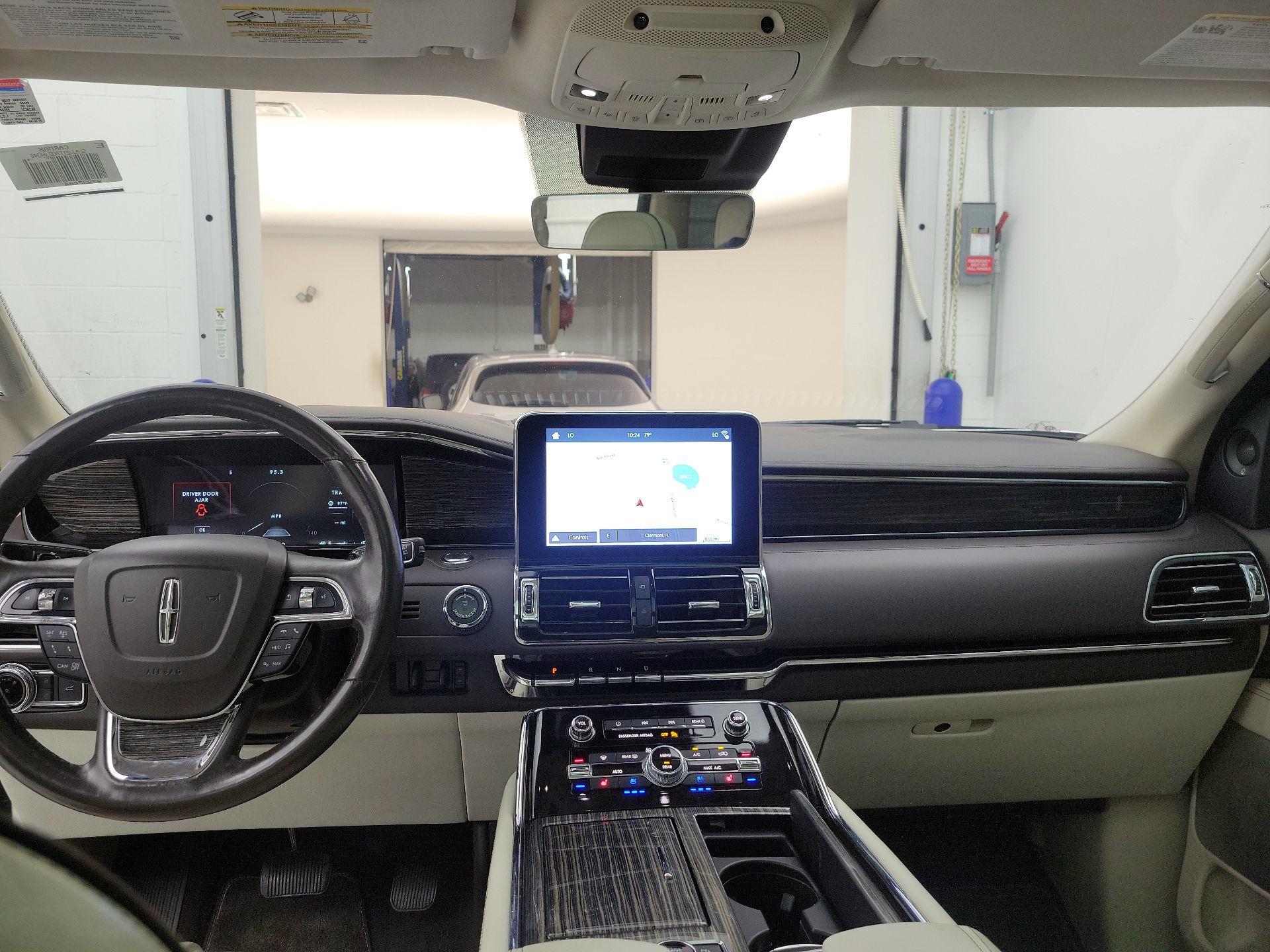 Thumbnail: 2019 Lincoln Navigator - 9