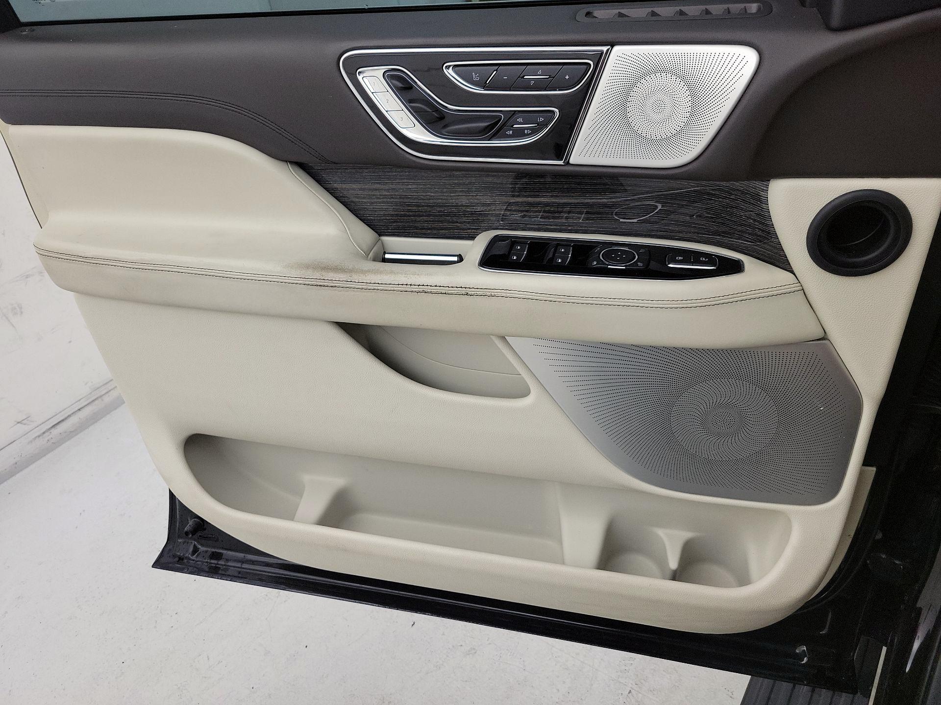 Thumbnail: 2019 Lincoln Navigator - 12