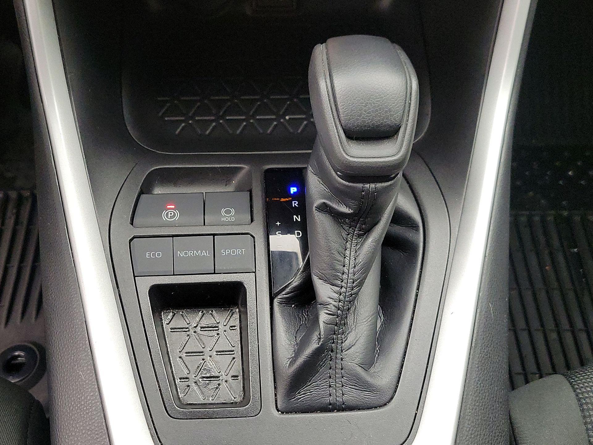 Thumbnail: 2023 Toyota RAV4 - 17