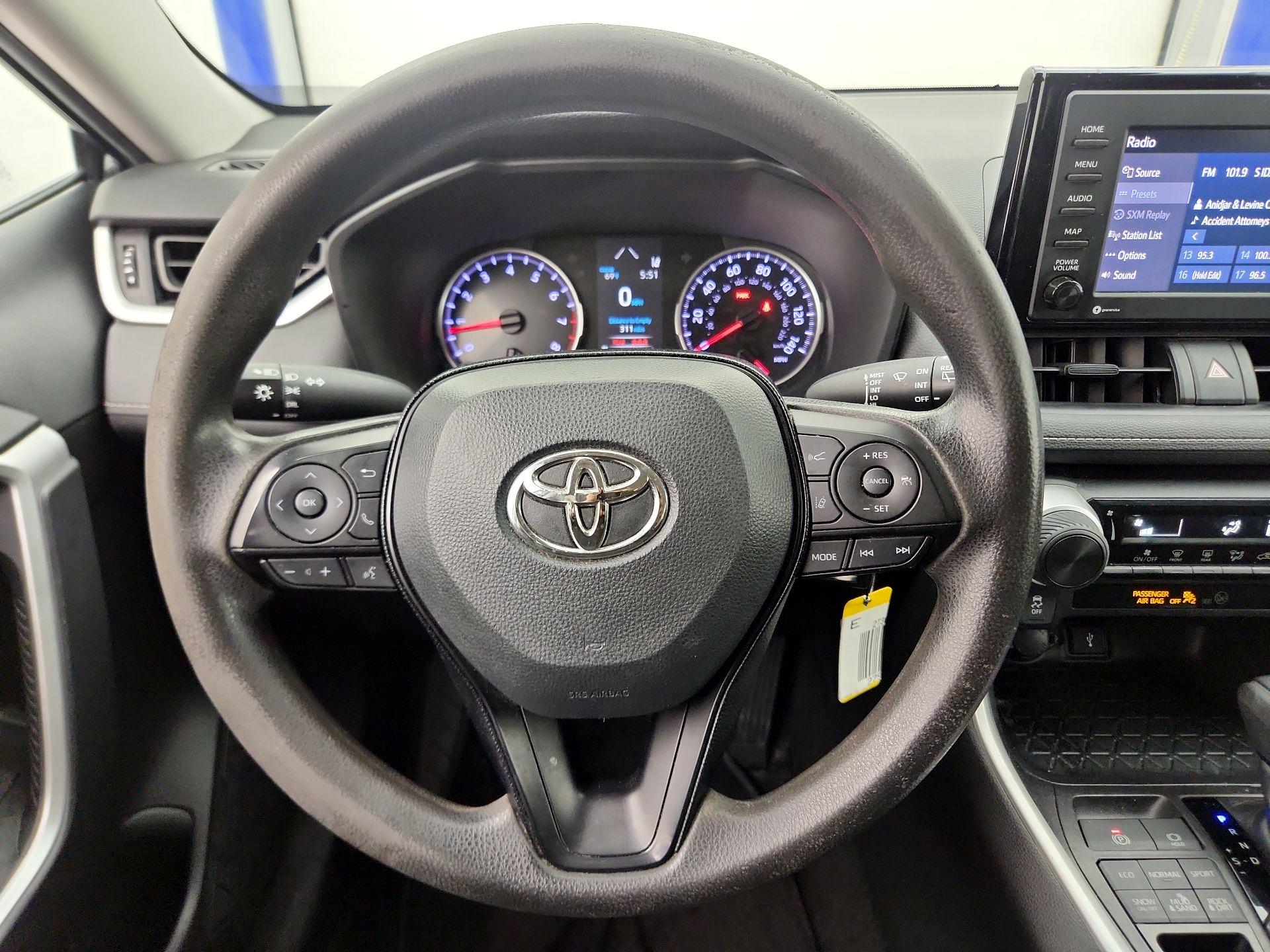 Thumbnail: 2020 Toyota RAV4 - 10