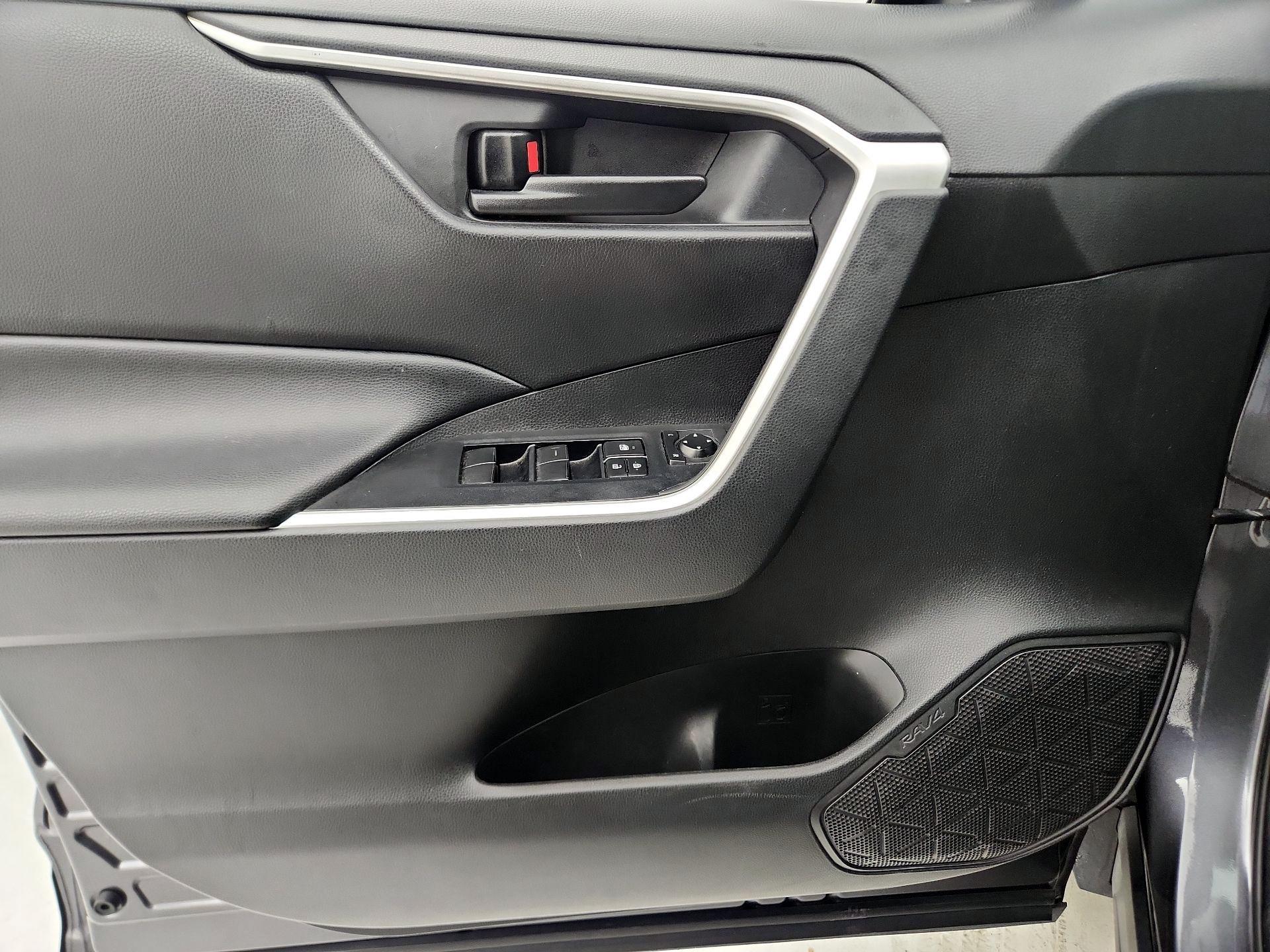 Thumbnail: 2020 Toyota RAV4 - 12