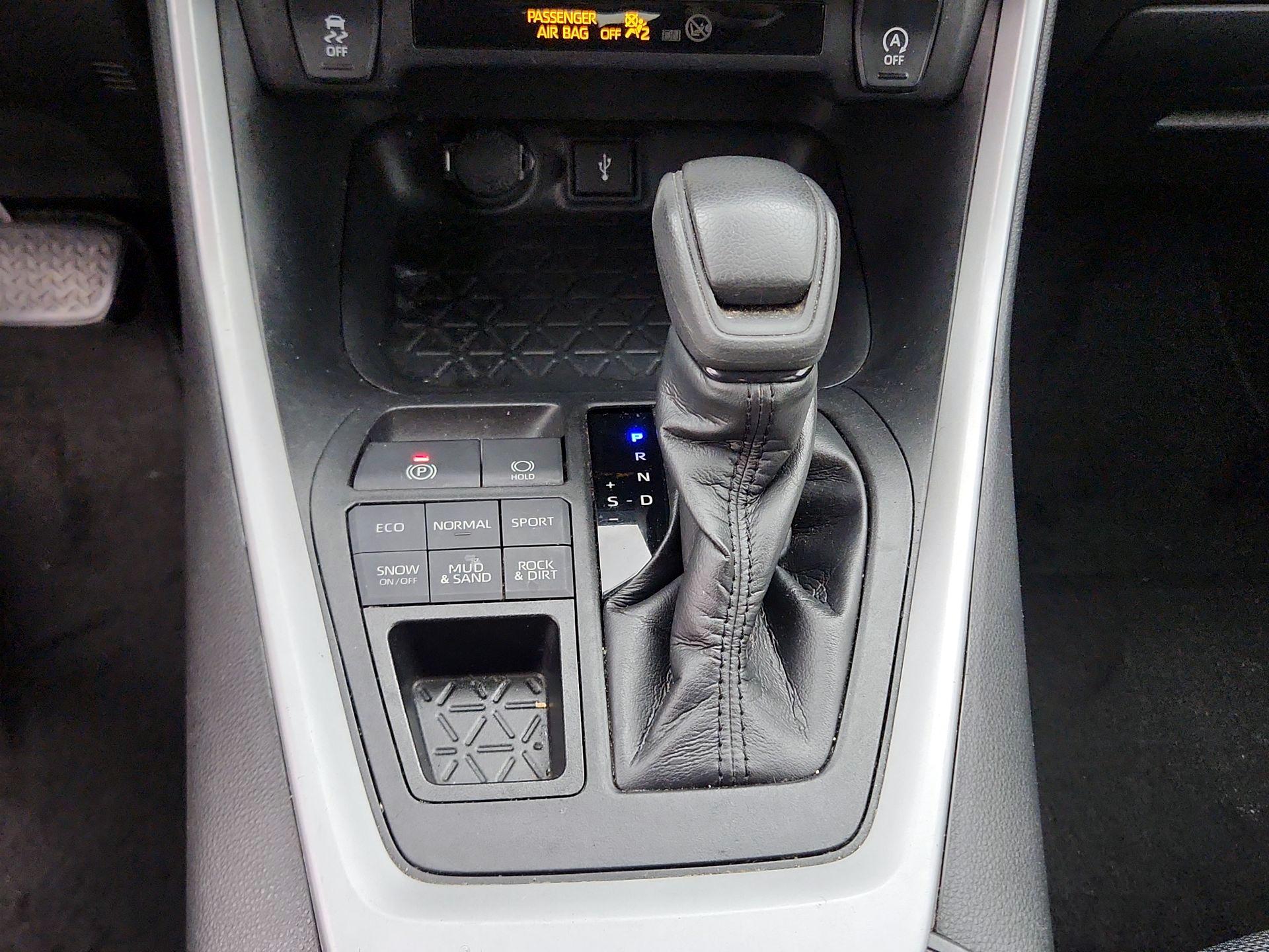 Thumbnail: 2020 Toyota RAV4 - 16