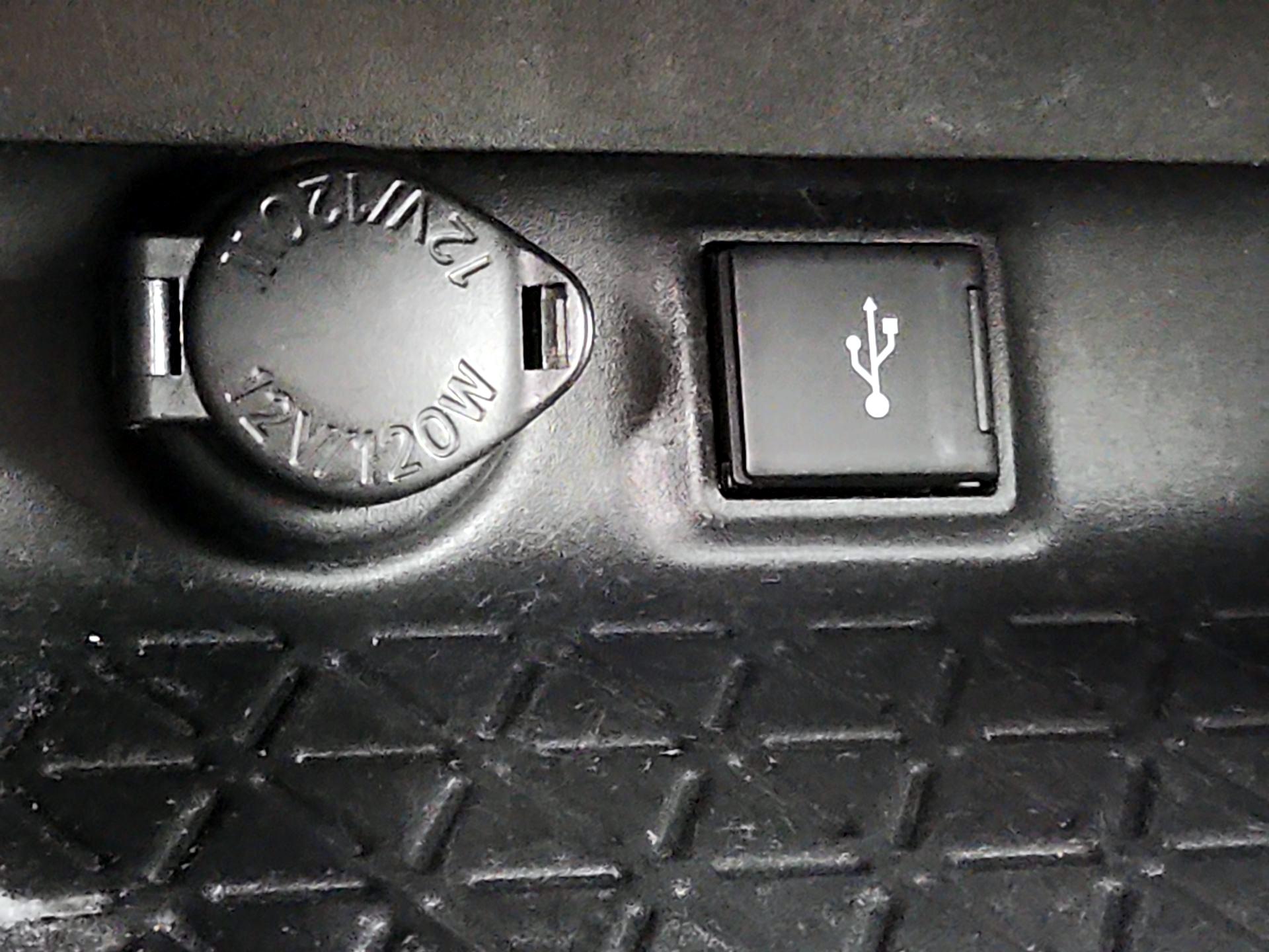 Thumbnail: 2020 Toyota RAV4 - 17