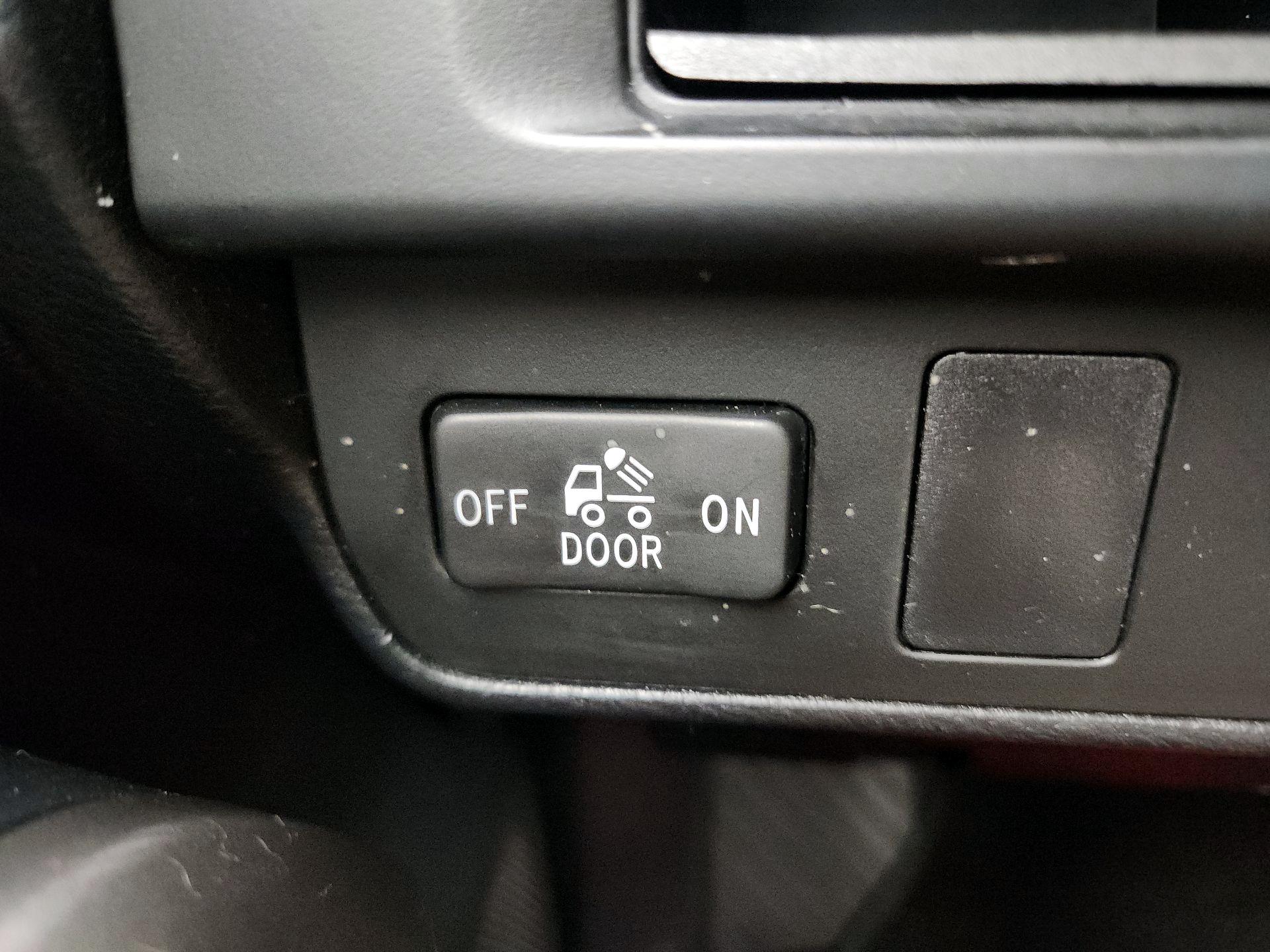 Thumbnail: 2016 Toyota Tacoma - 13