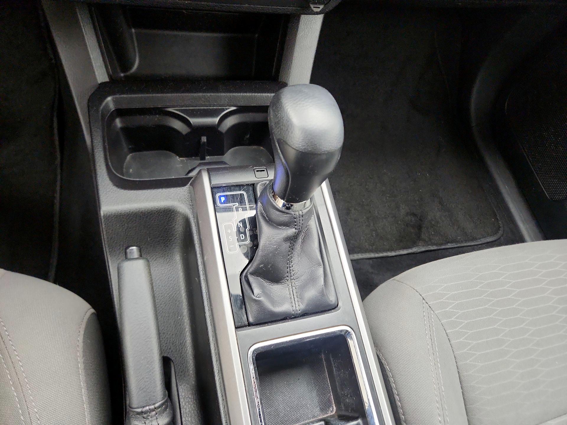 Thumbnail: 2016 Toyota Tacoma - 17