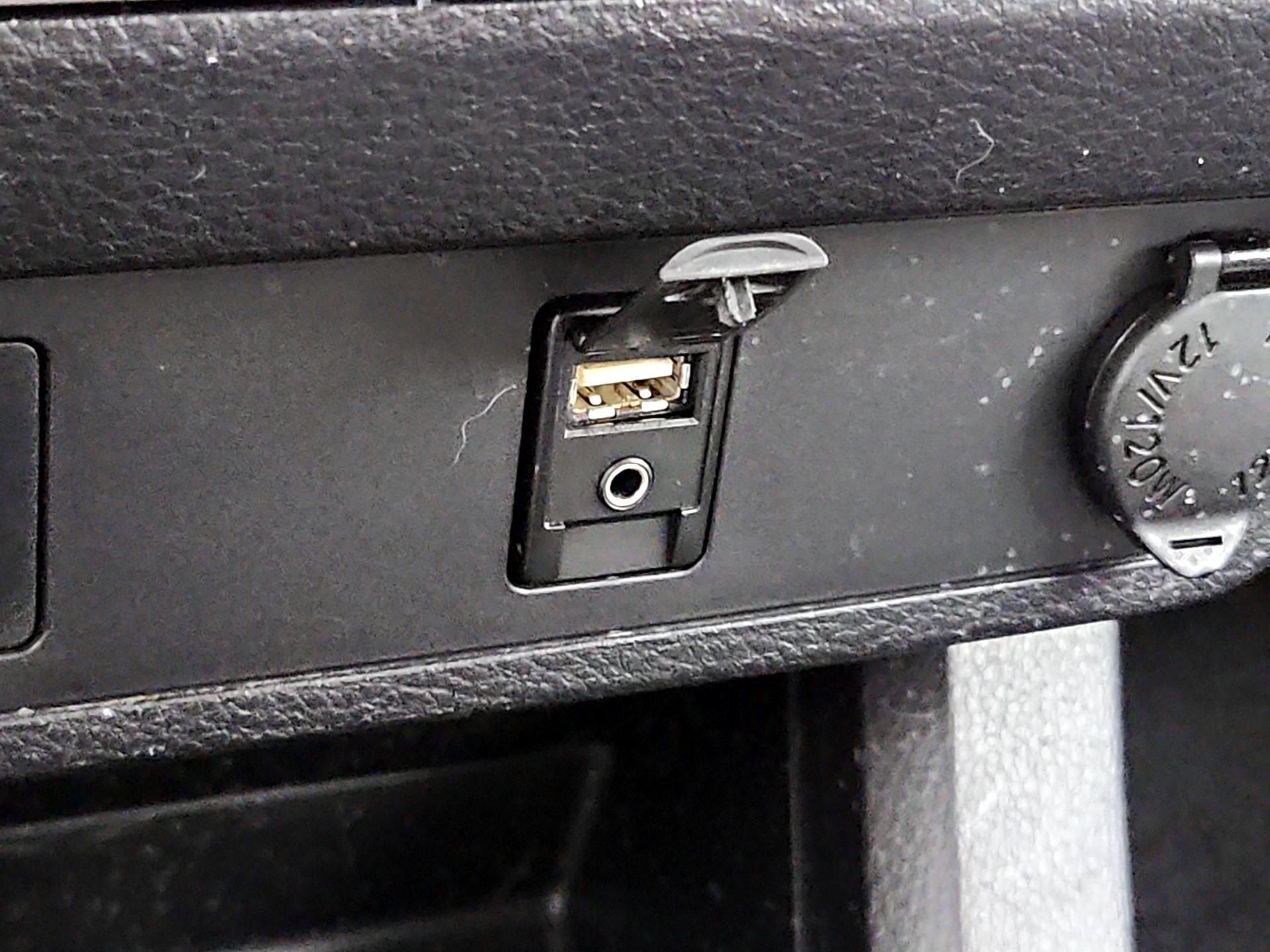 Thumbnail: 2016 Toyota Tacoma - 18