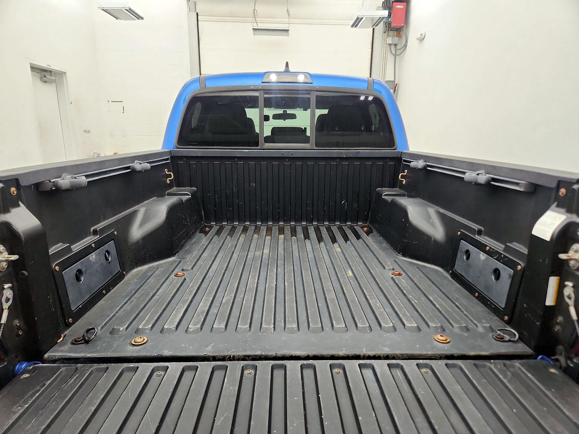 Thumbnail: 2016 Toyota Tacoma - 20