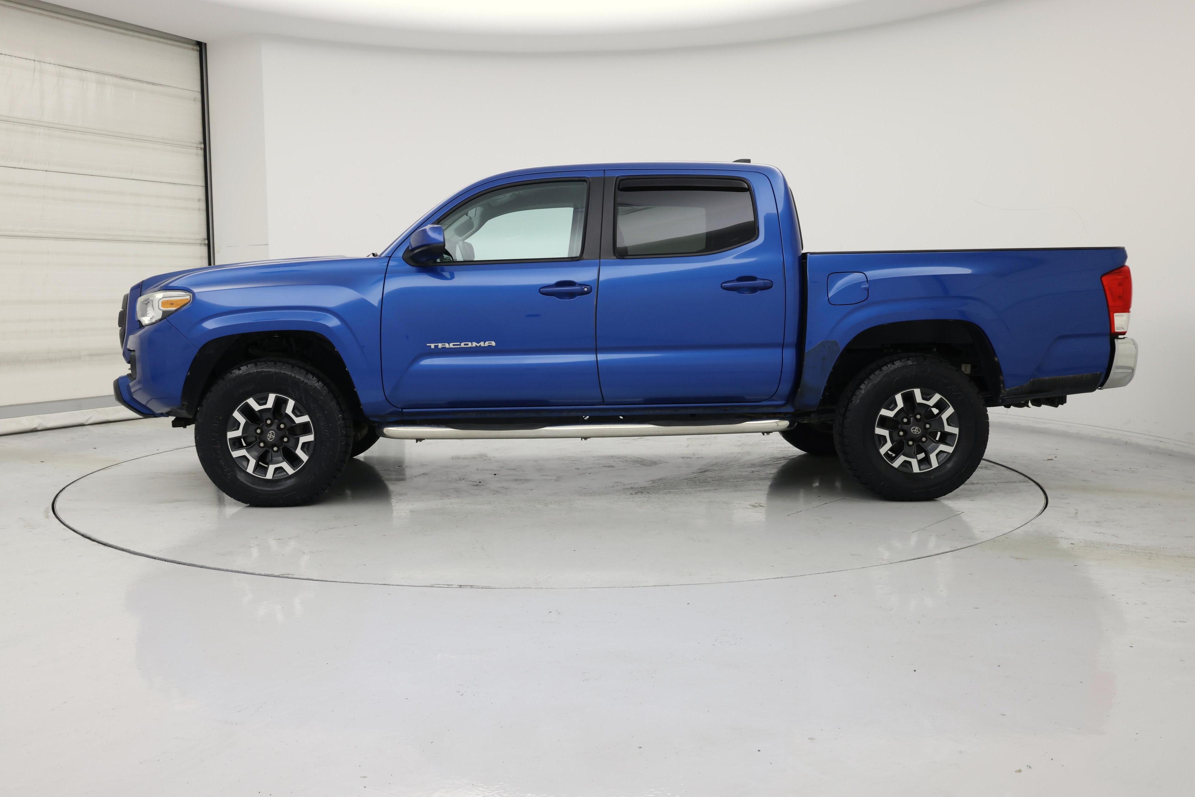 Thumbnail: 2016 Toyota Tacoma - 3
