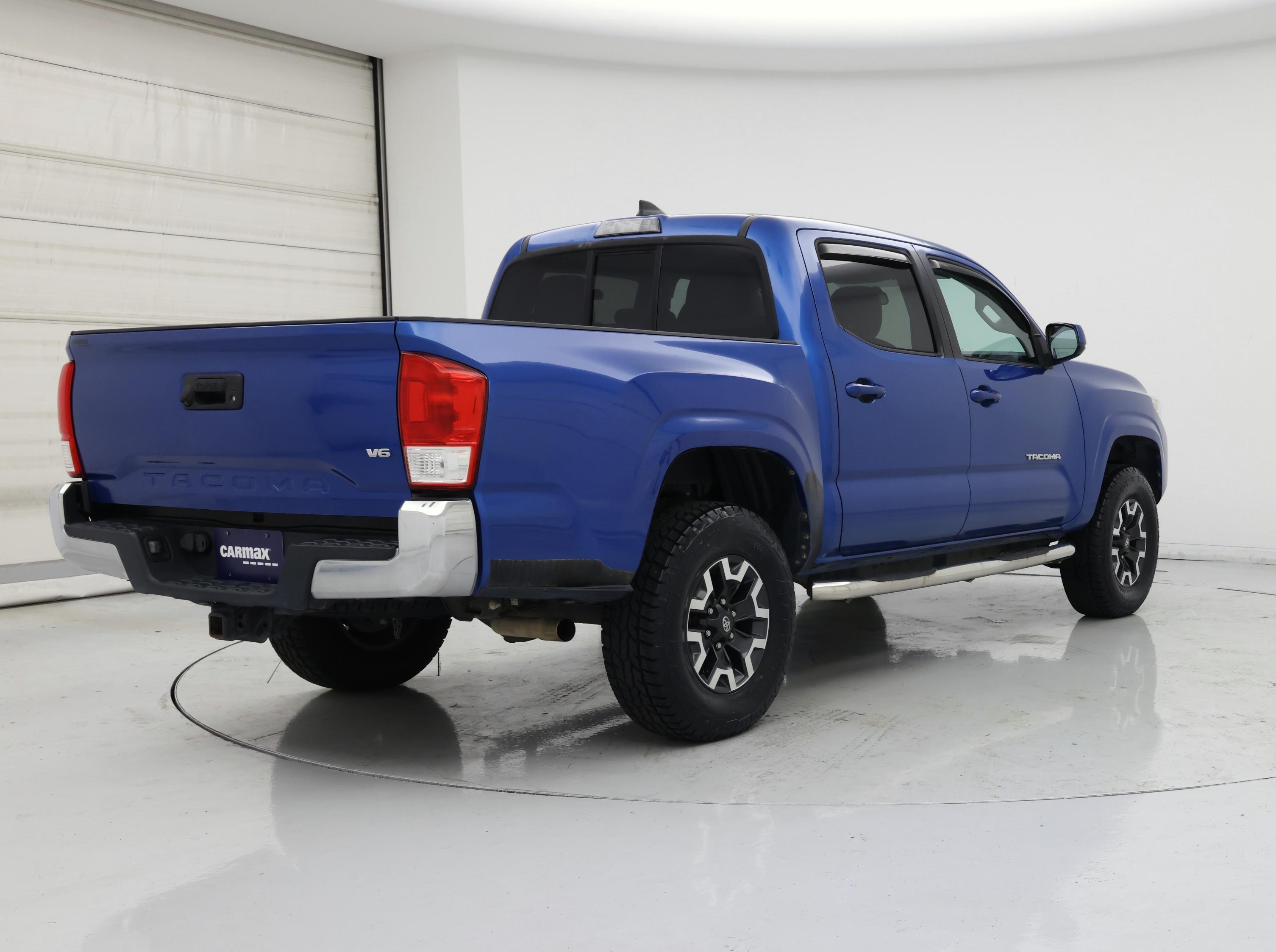 Thumbnail: 2016 Toyota Tacoma - 8