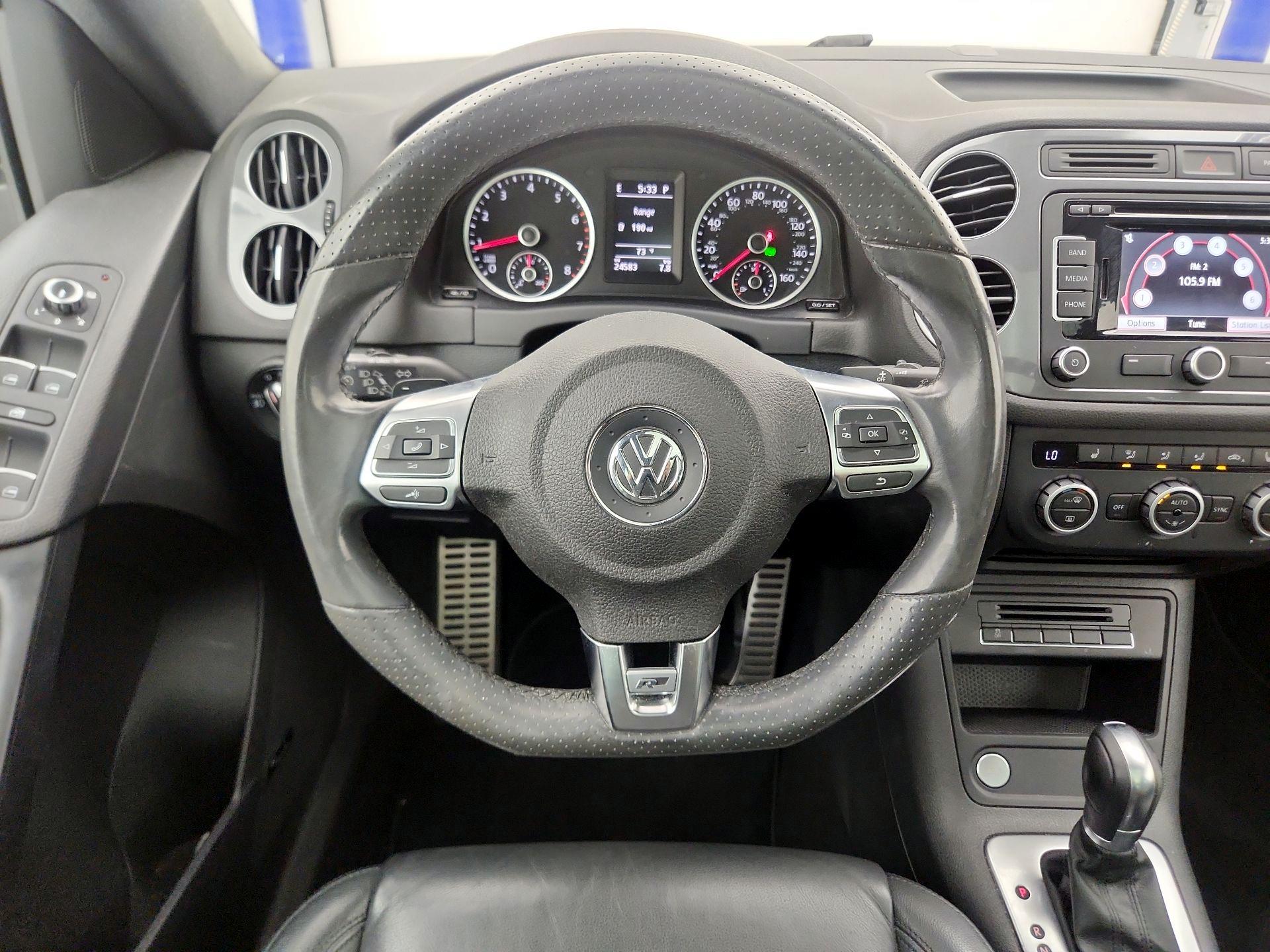 Thumbnail: 2015 Volkswagen Tiguan - 10