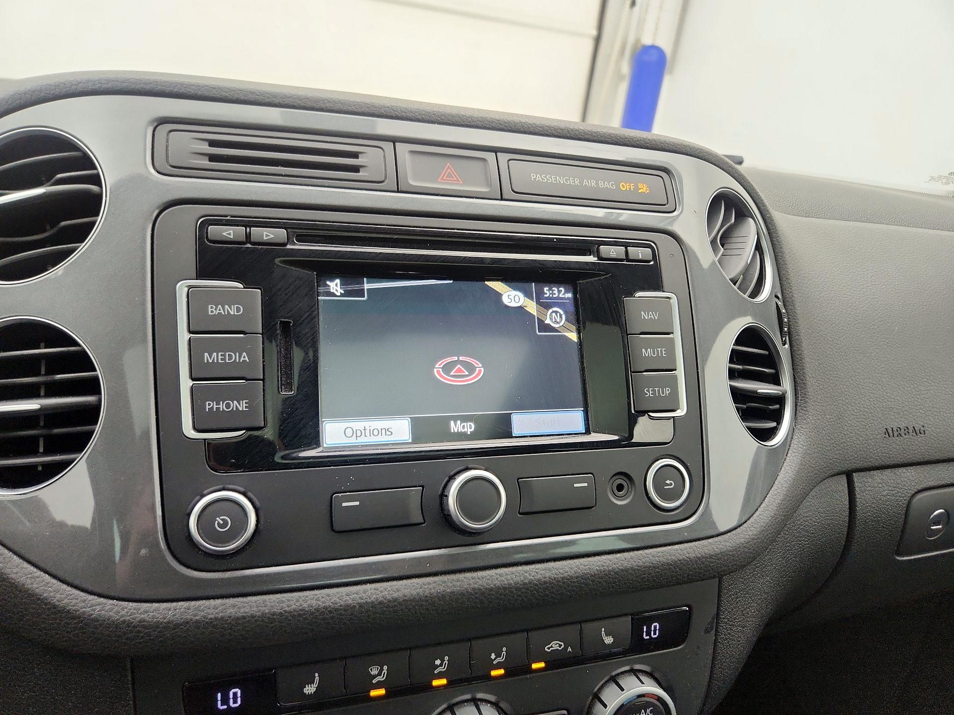 Thumbnail: 2015 Volkswagen Tiguan - 14