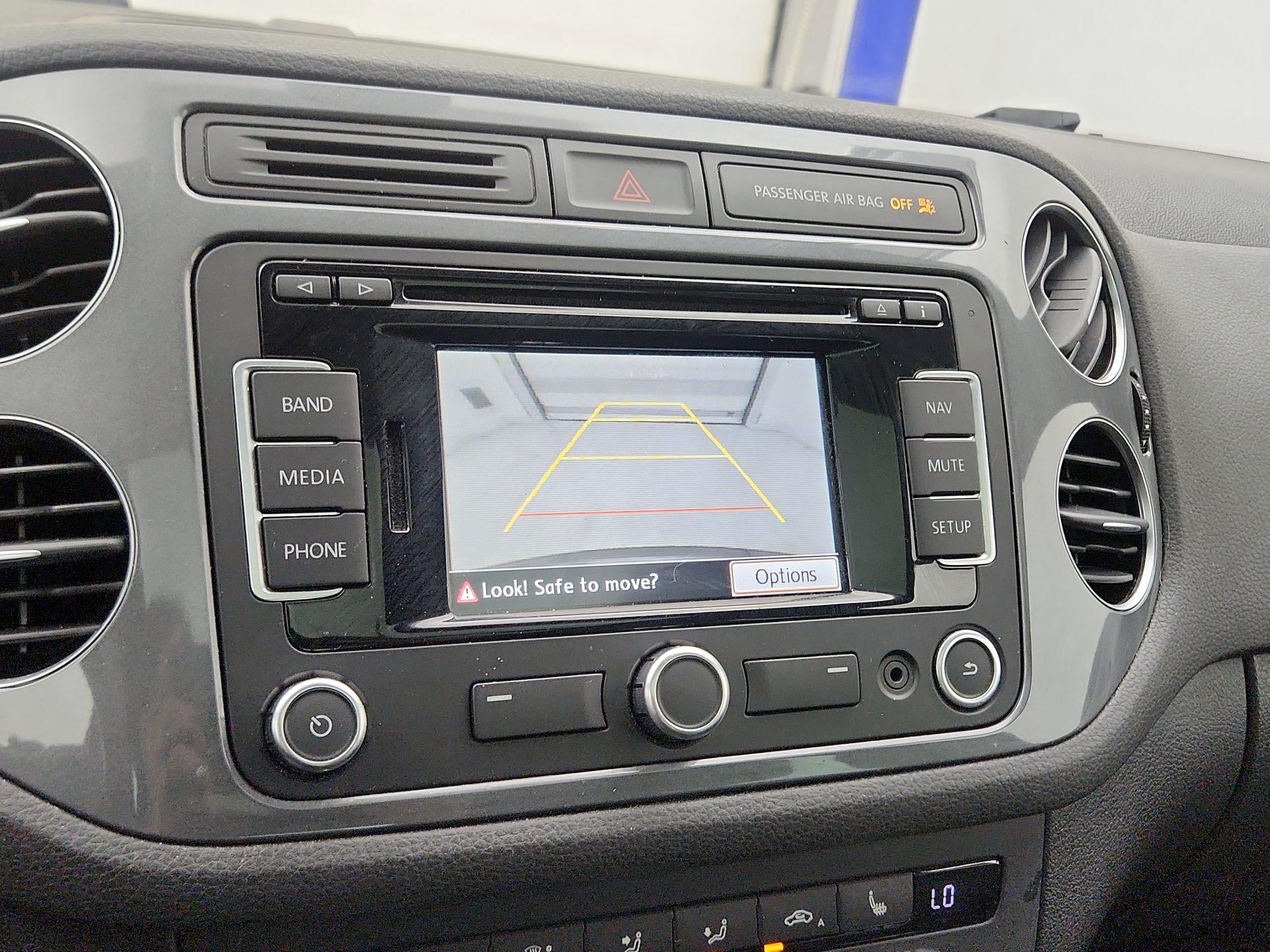 Thumbnail: 2015 Volkswagen Tiguan - 15