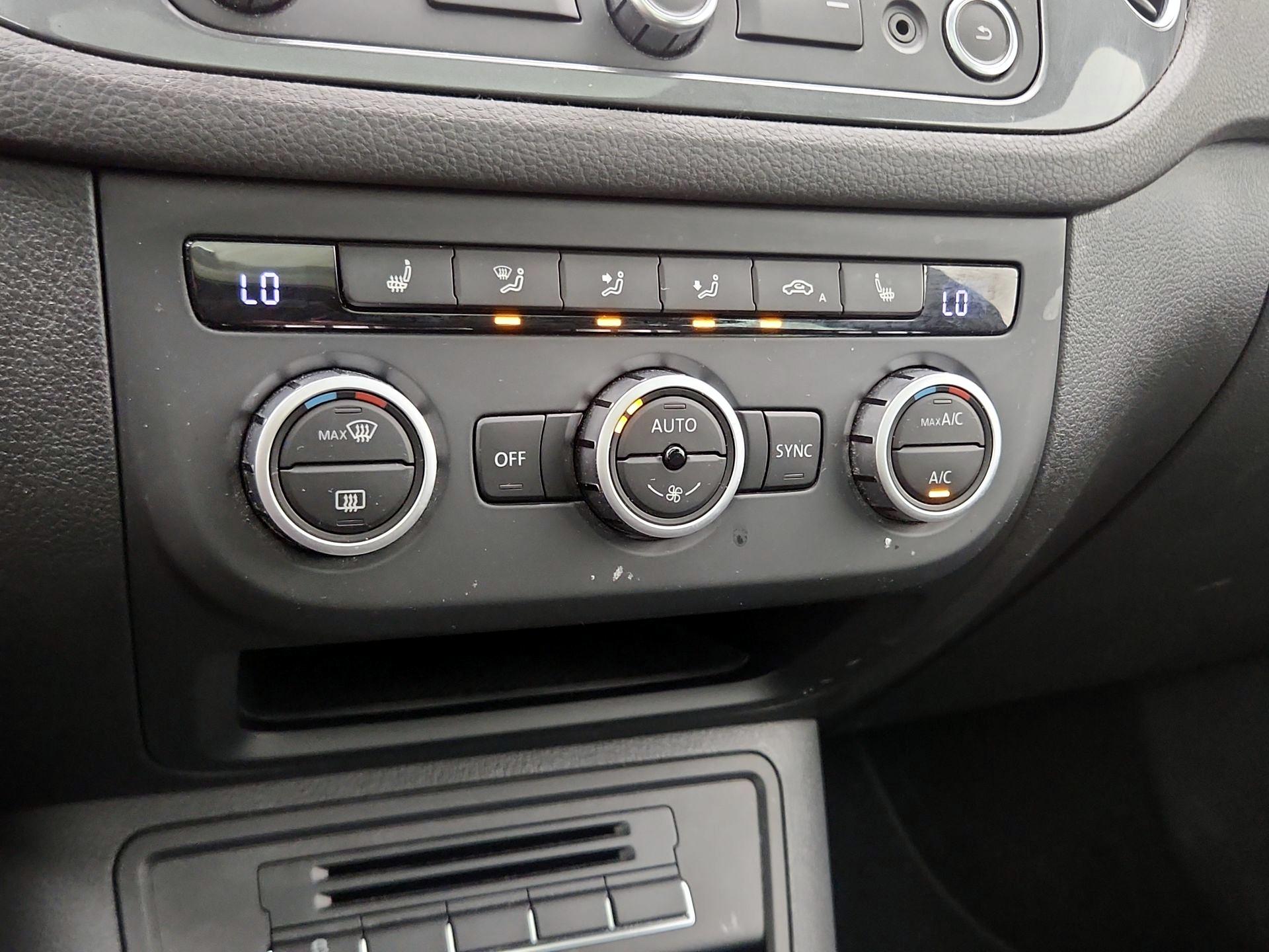 Thumbnail: 2015 Volkswagen Tiguan - 17