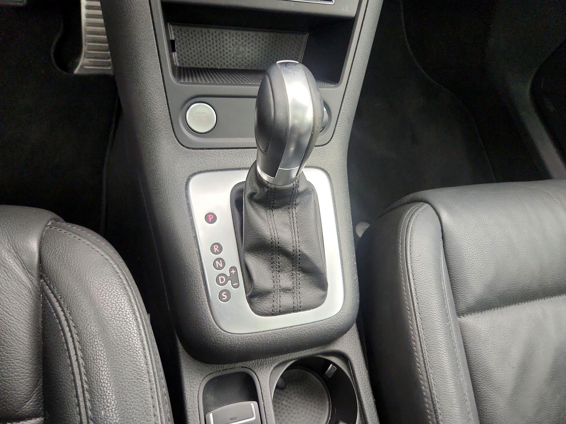 Thumbnail: 2015 Volkswagen Tiguan - 18