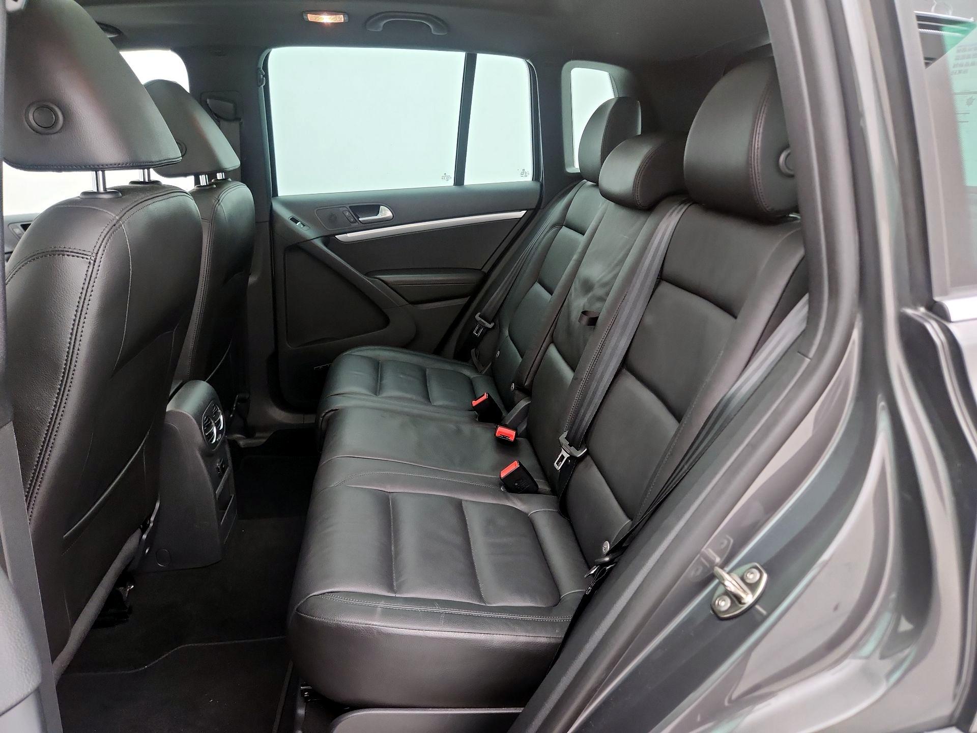 Thumbnail: 2015 Volkswagen Tiguan - 20