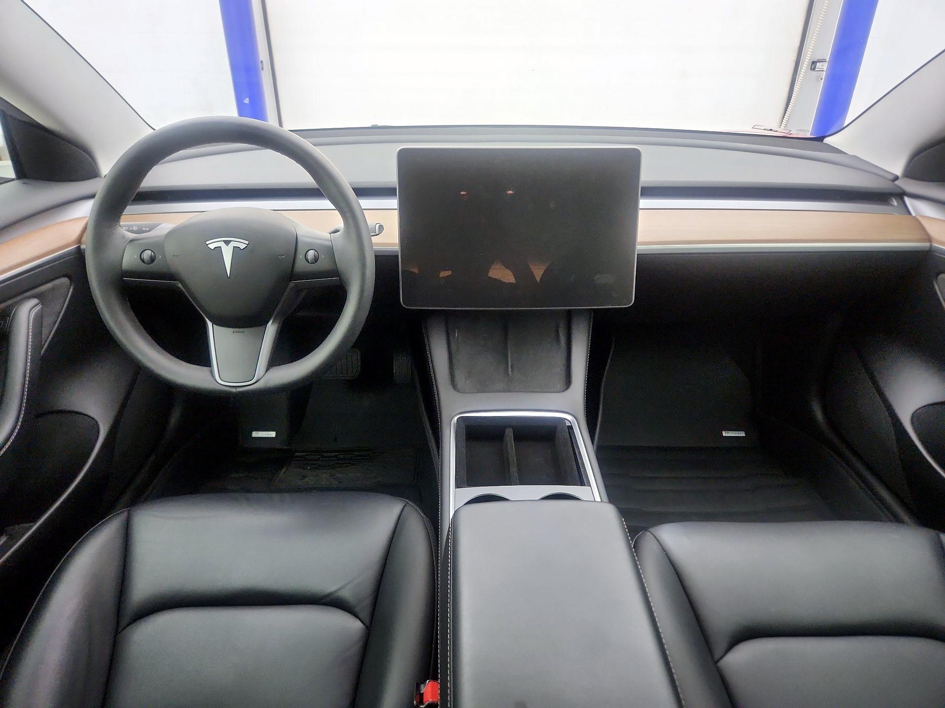 Thumbnail: 2023 Tesla Model 3 - 9