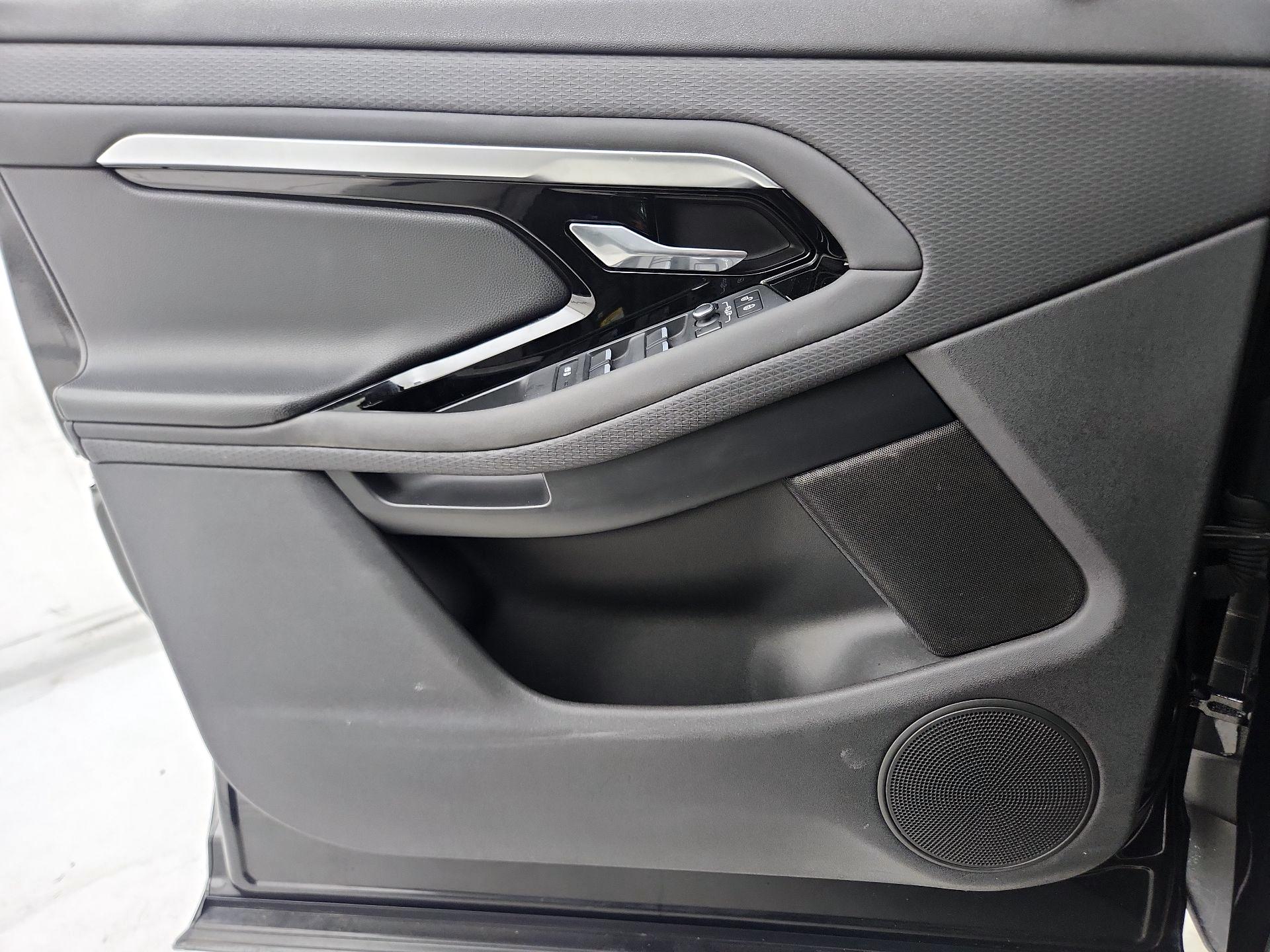 Thumbnail: 2020 Land Rover Range Rover Evoque - 12