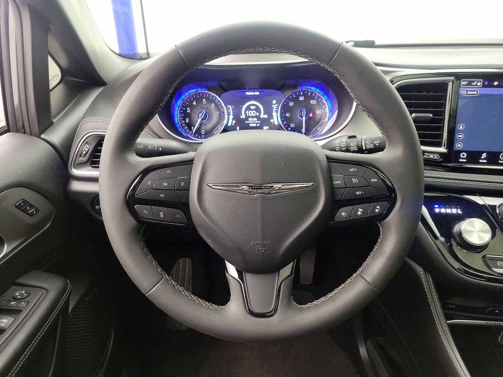 Thumbnail: 2023 Chrysler Pacifica - 10