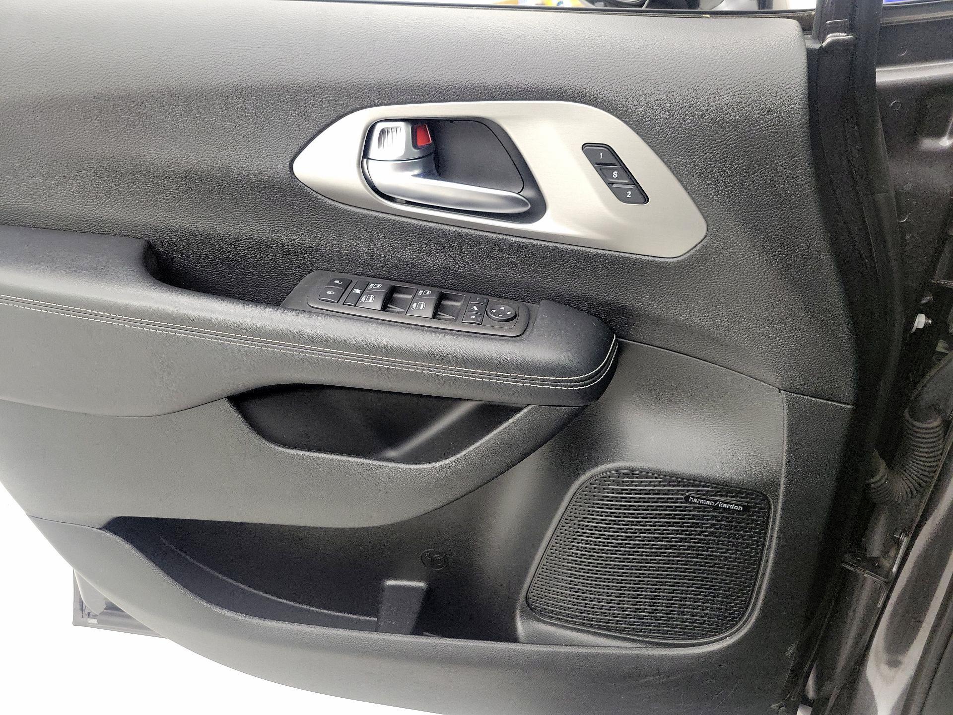 Thumbnail: 2023 Chrysler Pacifica - 12