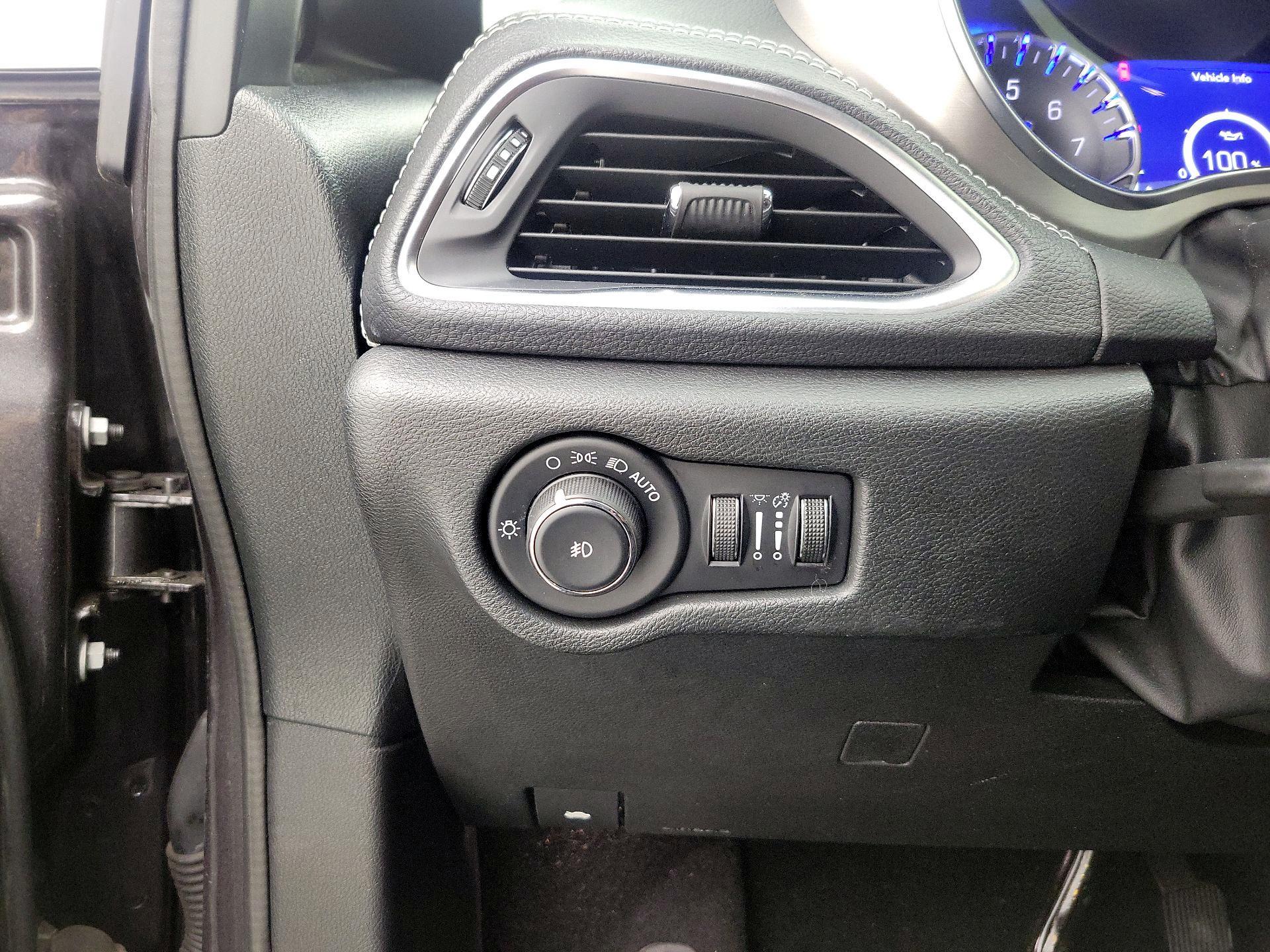 Thumbnail: 2023 Chrysler Pacifica - 13