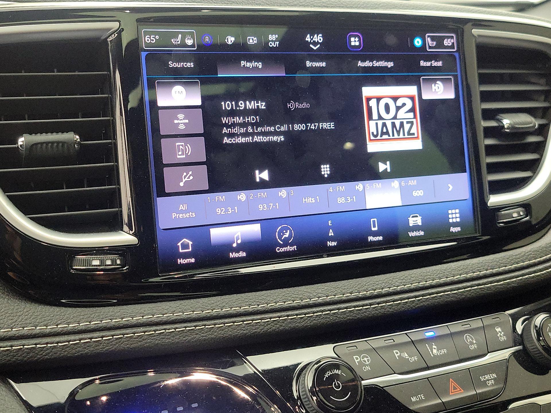 Thumbnail: 2023 Chrysler Pacifica - 16