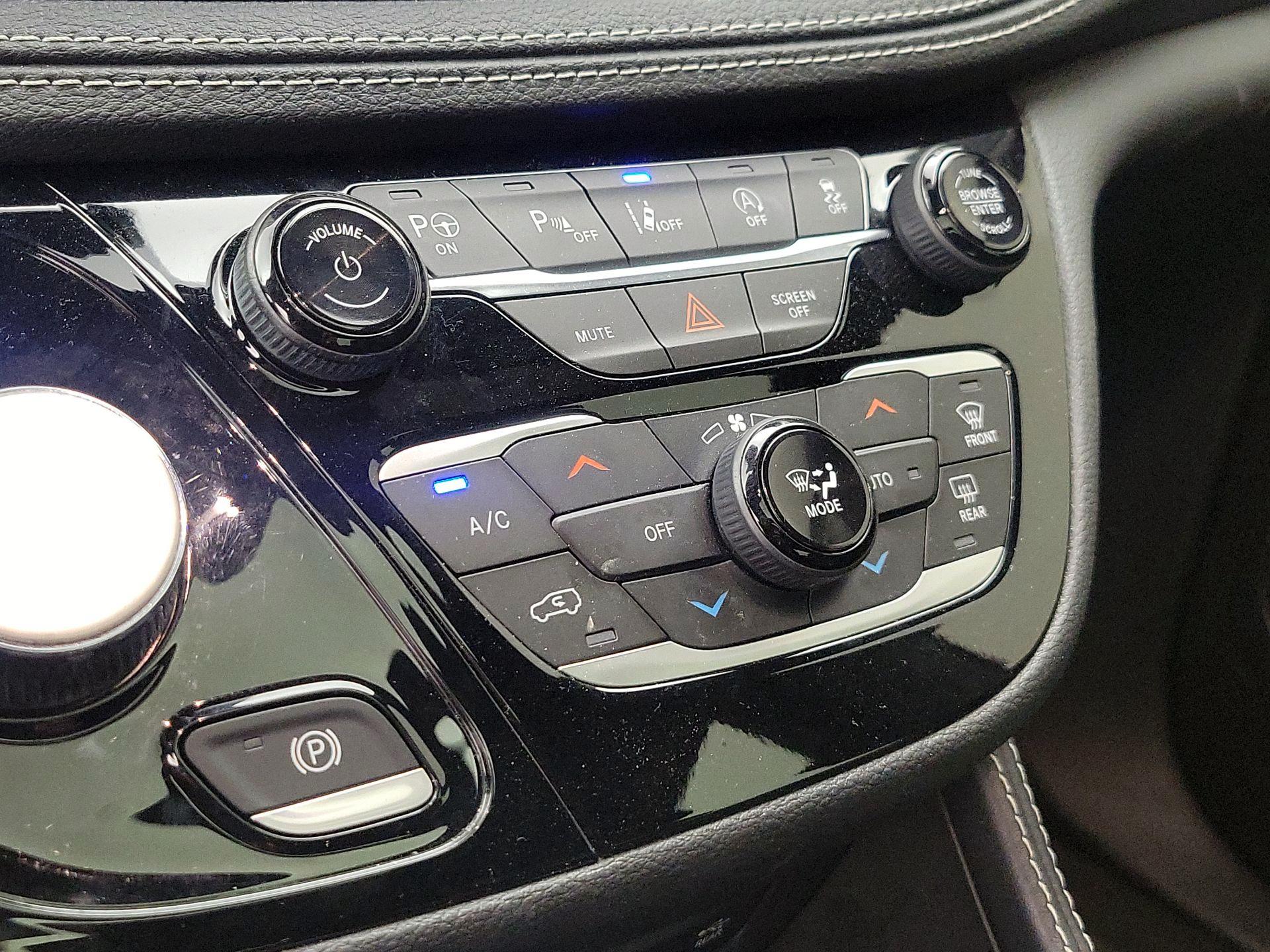 Thumbnail: 2023 Chrysler Pacifica - 17