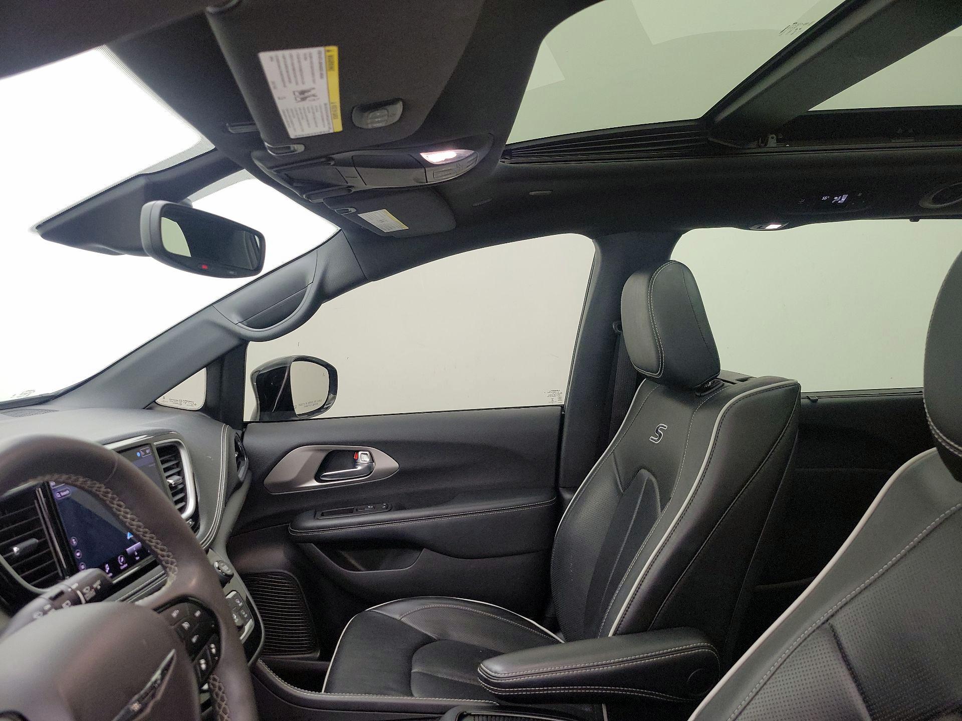 Thumbnail: 2023 Chrysler Pacifica - 20