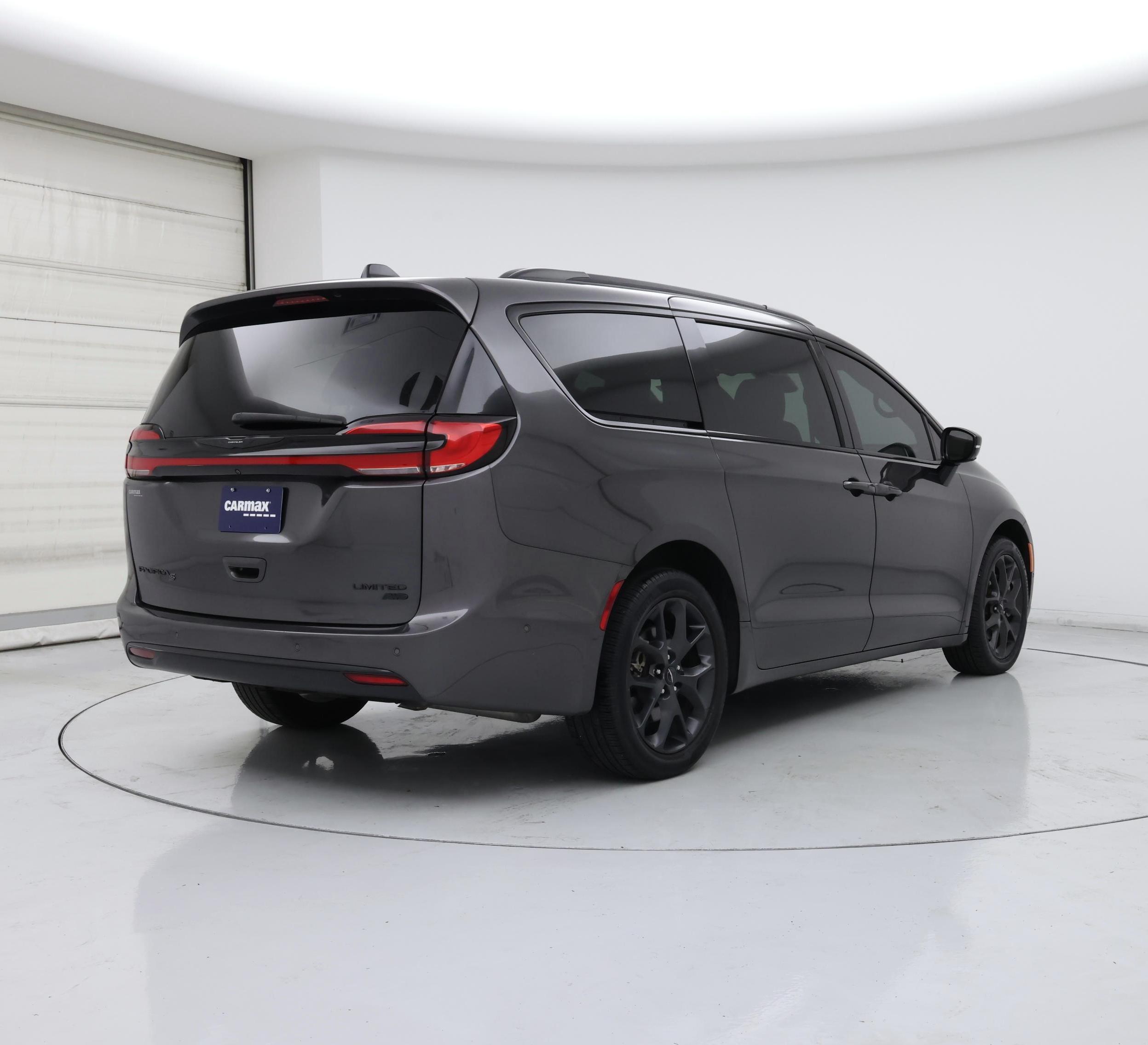 Thumbnail: 2023 Chrysler Pacifica - 8