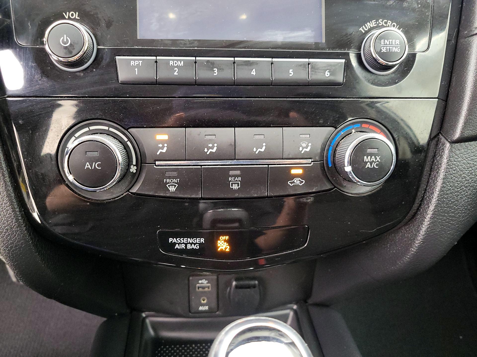 Thumbnail: 2017 Nissan Rogue - 16