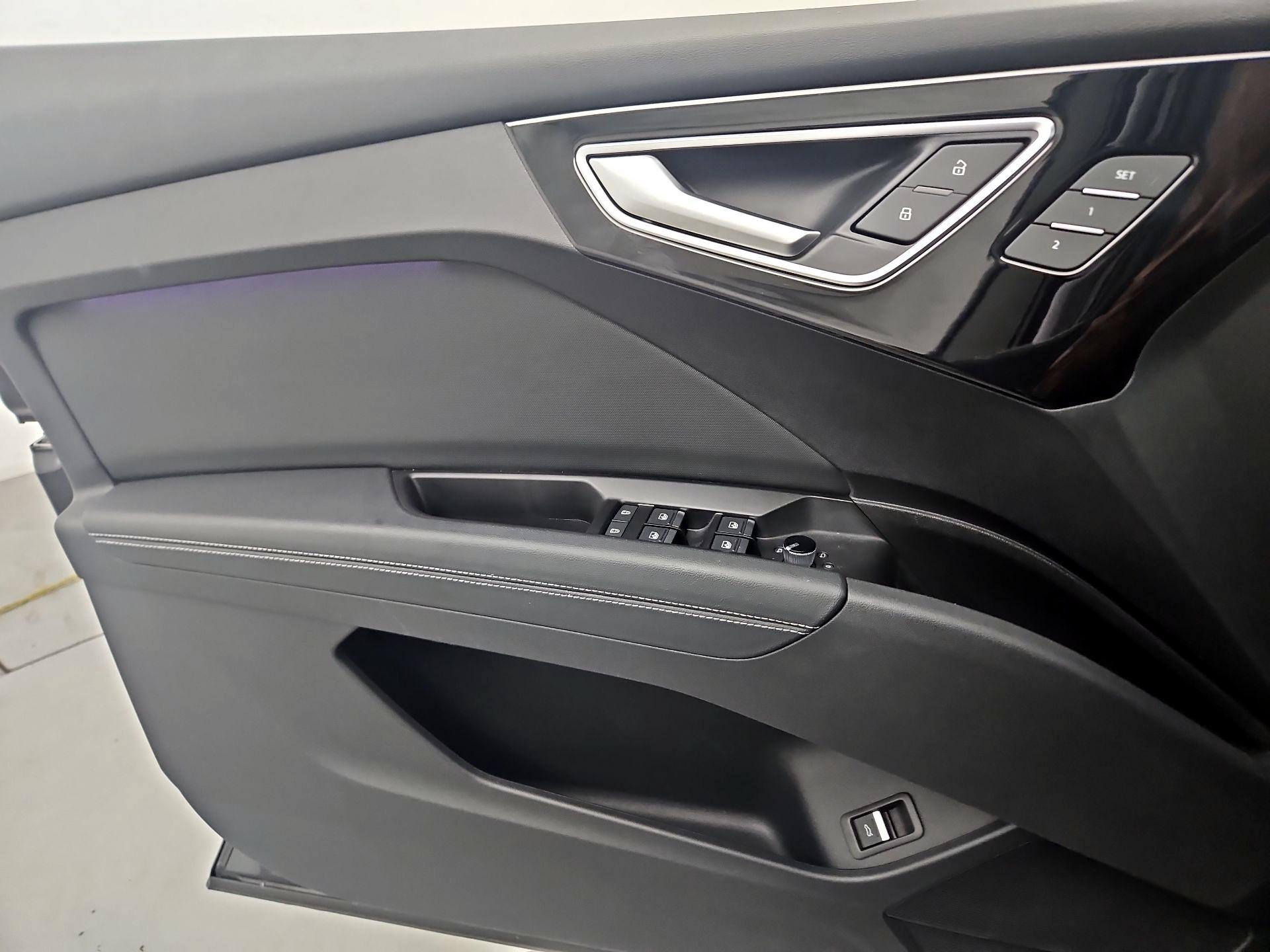 Thumbnail: 2022 Audi Q4 e-tron - 12