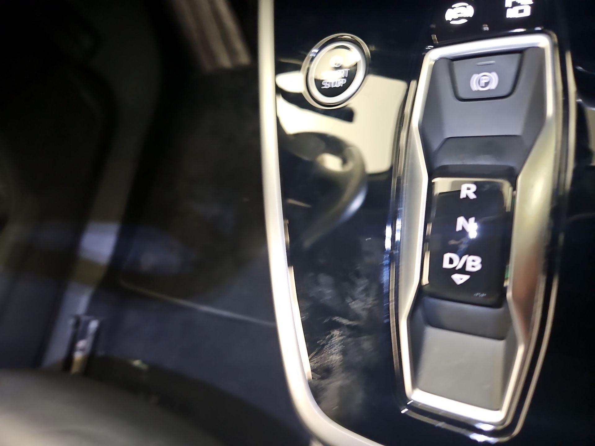 Thumbnail: 2022 Audi Q4 e-tron - 15