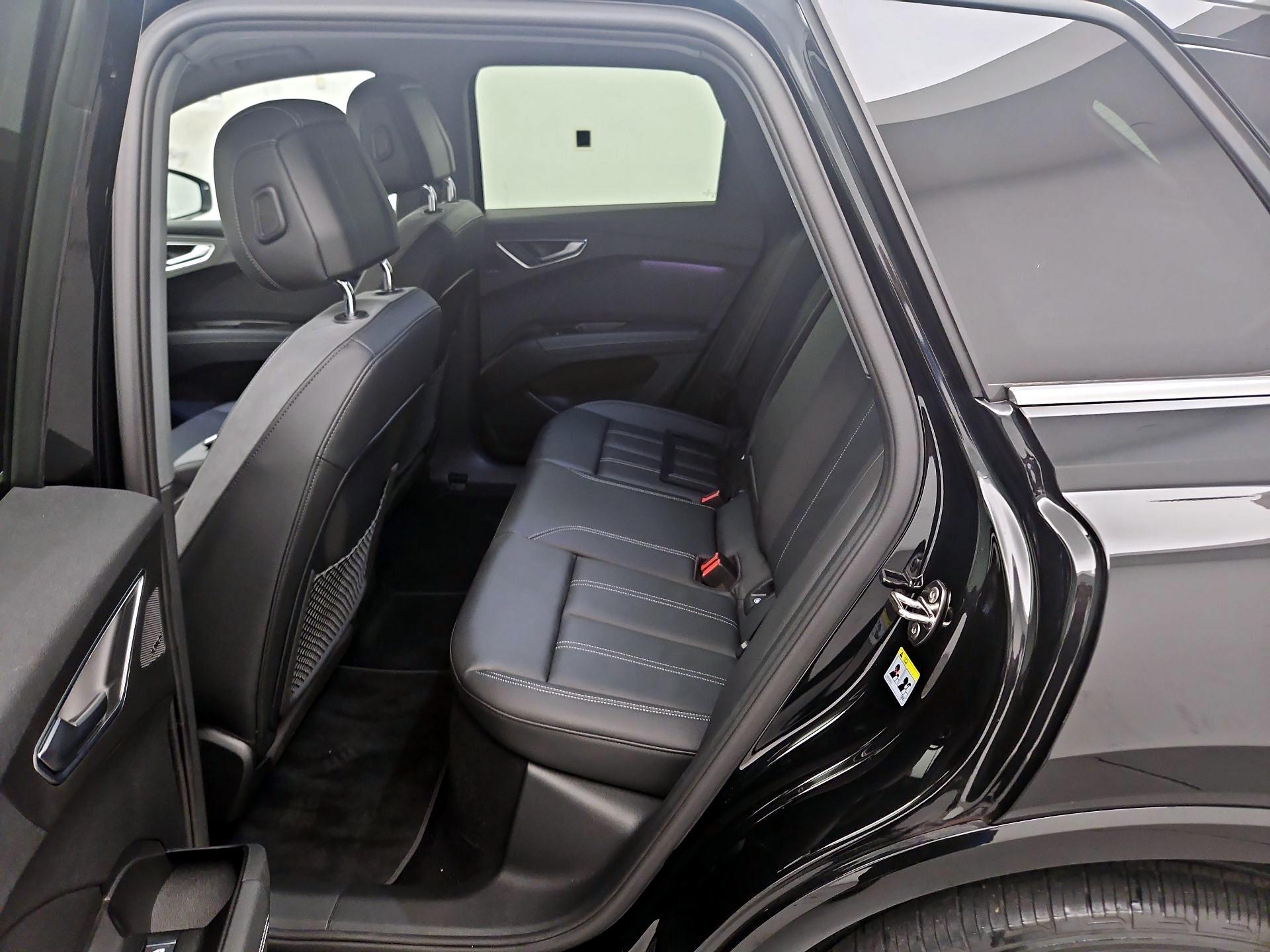 Thumbnail: 2022 Audi Q4 e-tron - 19