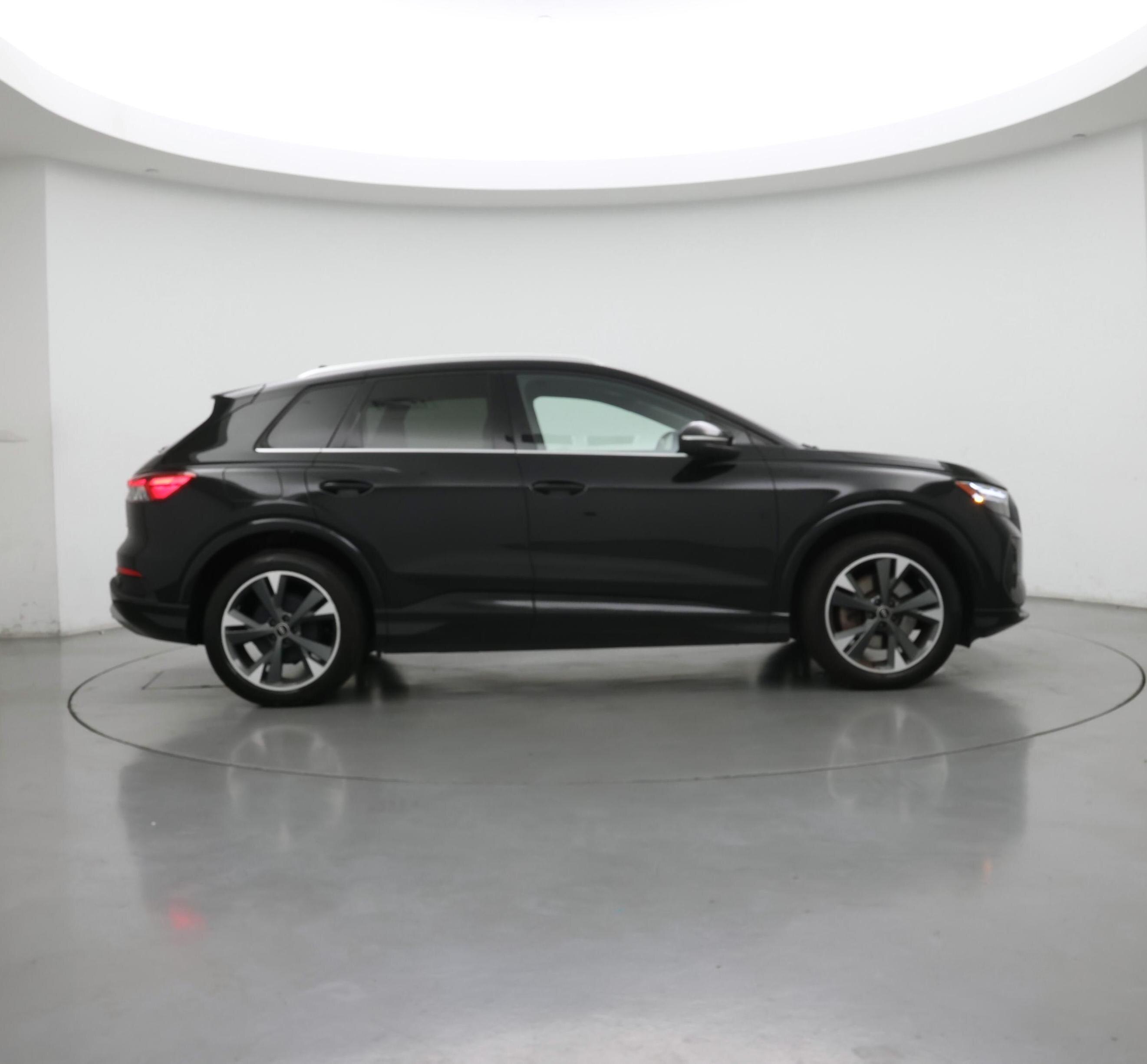 Thumbnail: 2022 Audi Q4 e-tron - 7