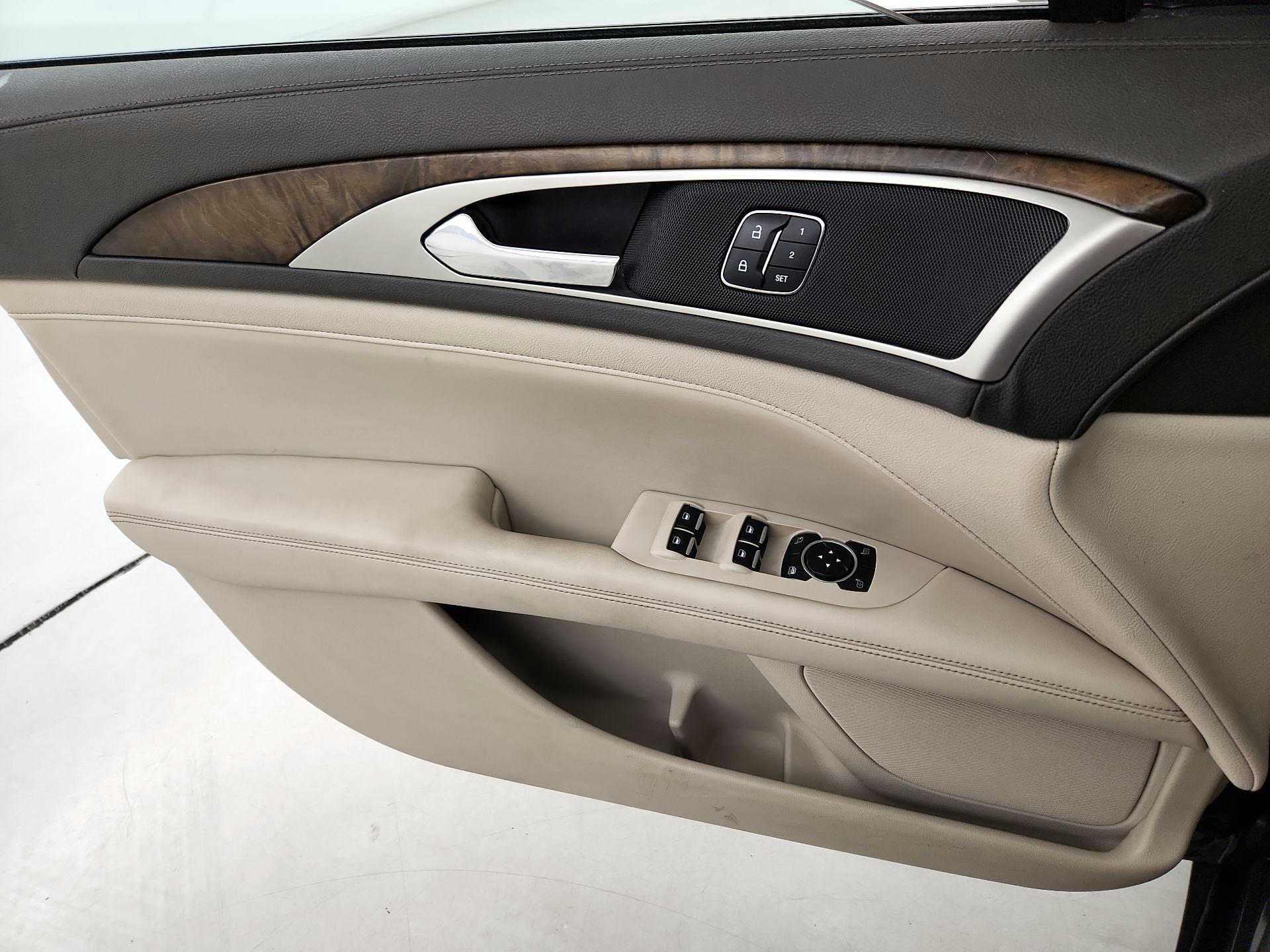 Thumbnail: 2017 Lincoln MKZ - 12