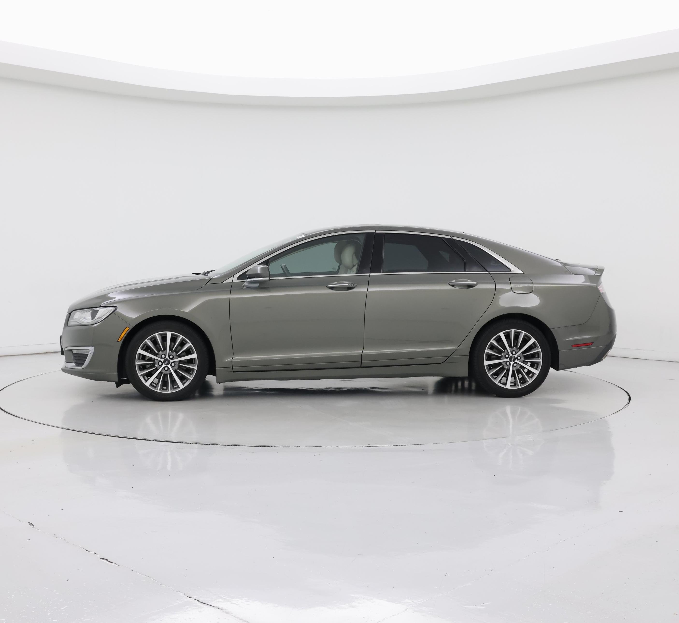 Thumbnail: 2017 Lincoln MKZ - 3