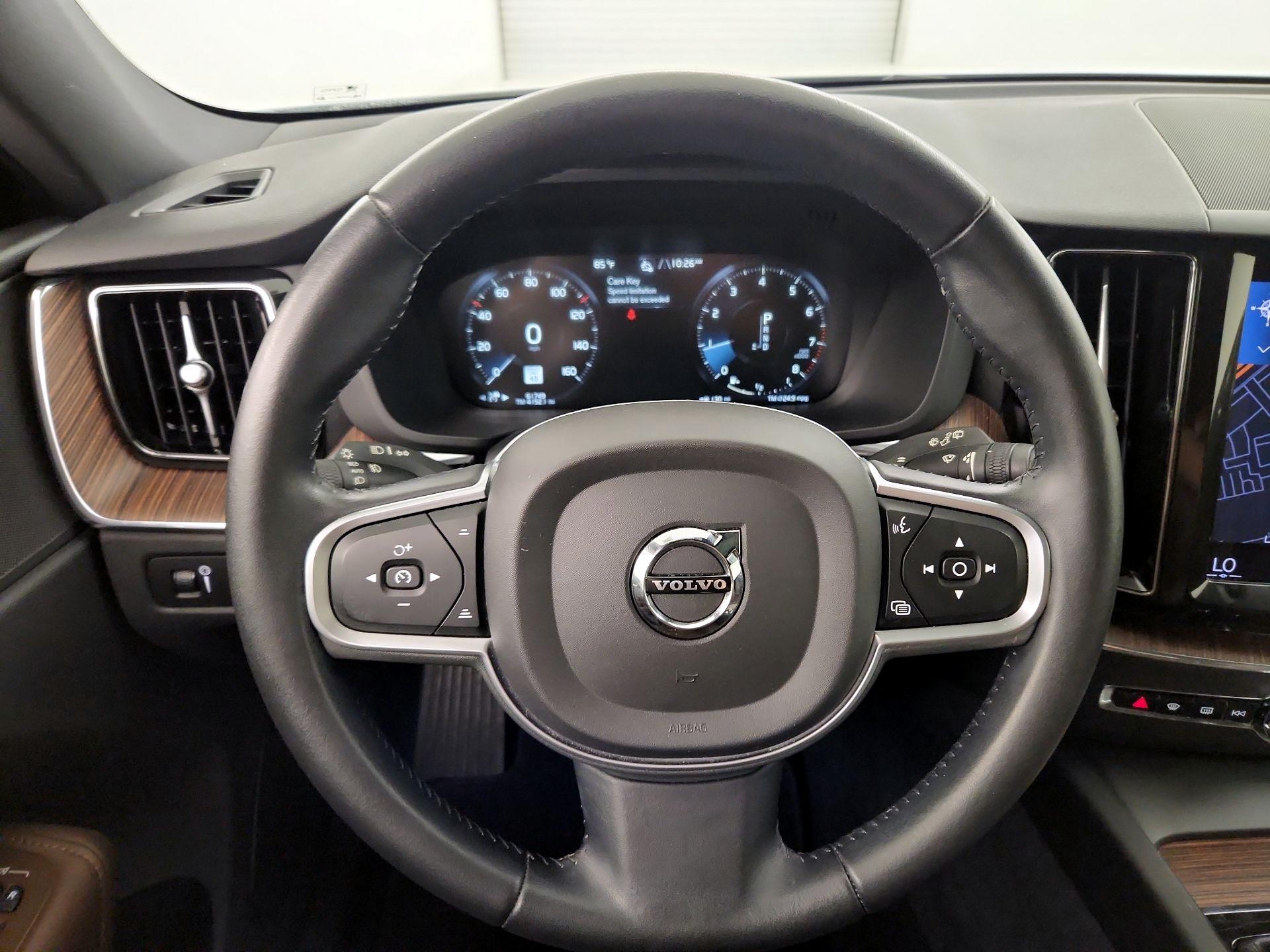 Thumbnail: 2021 Volvo XC60 - 10