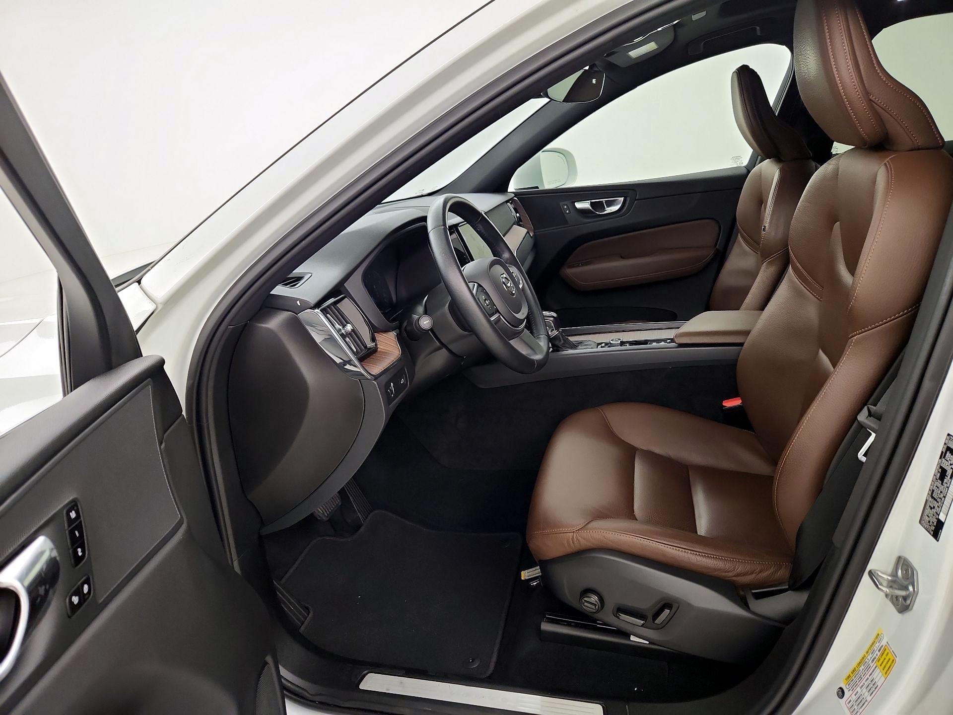 Thumbnail: 2021 Volvo XC60 - 11