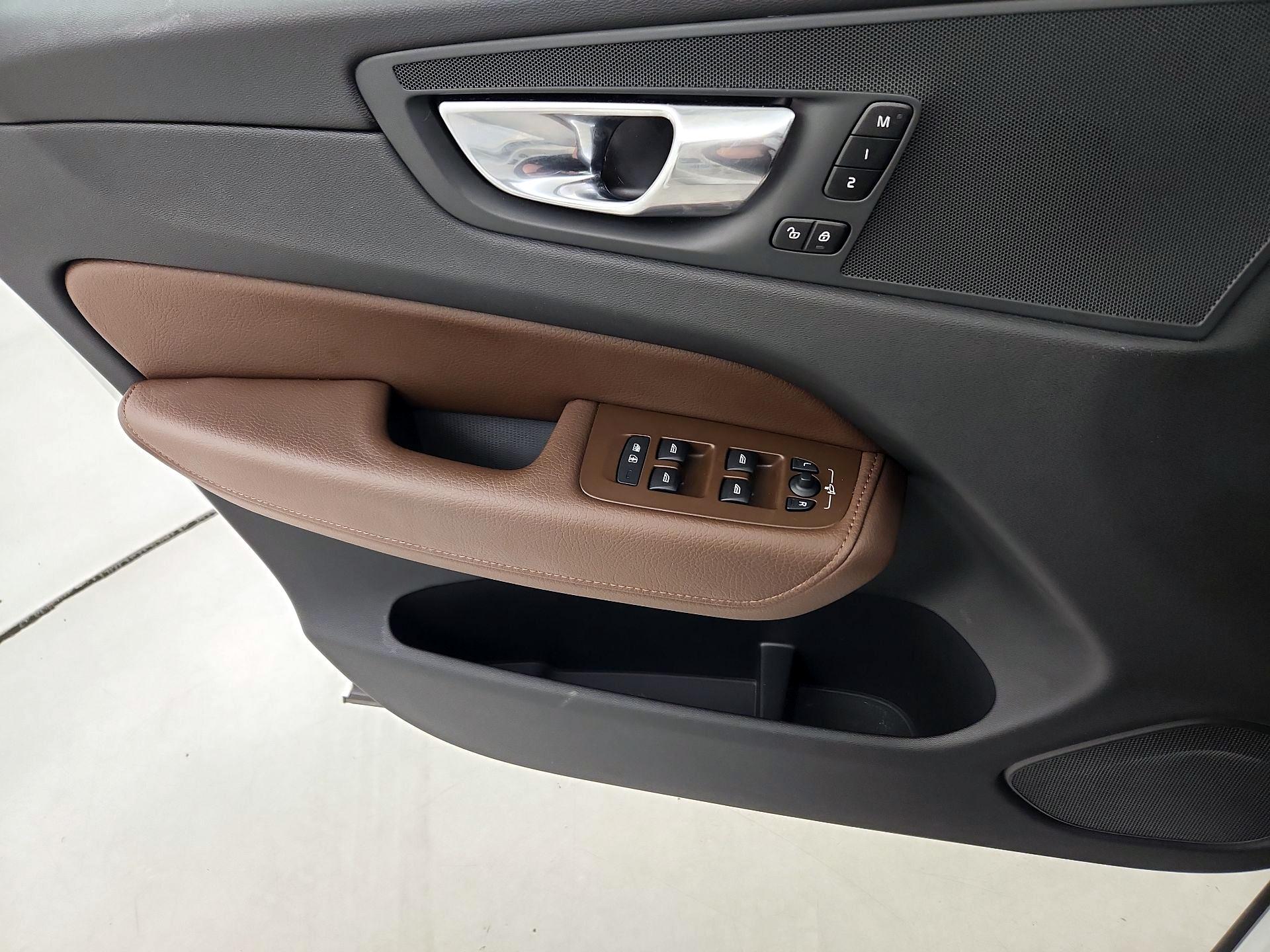 Thumbnail: 2021 Volvo XC60 - 12