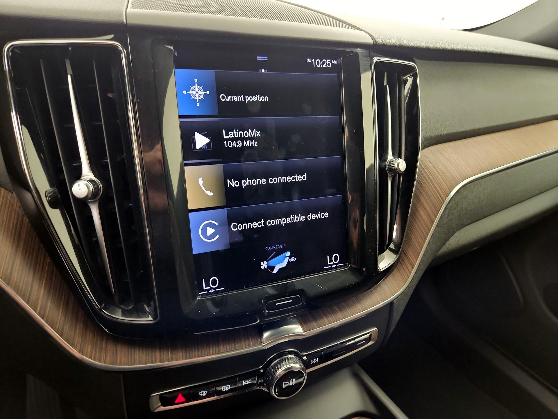 Thumbnail: 2021 Volvo XC60 - 16