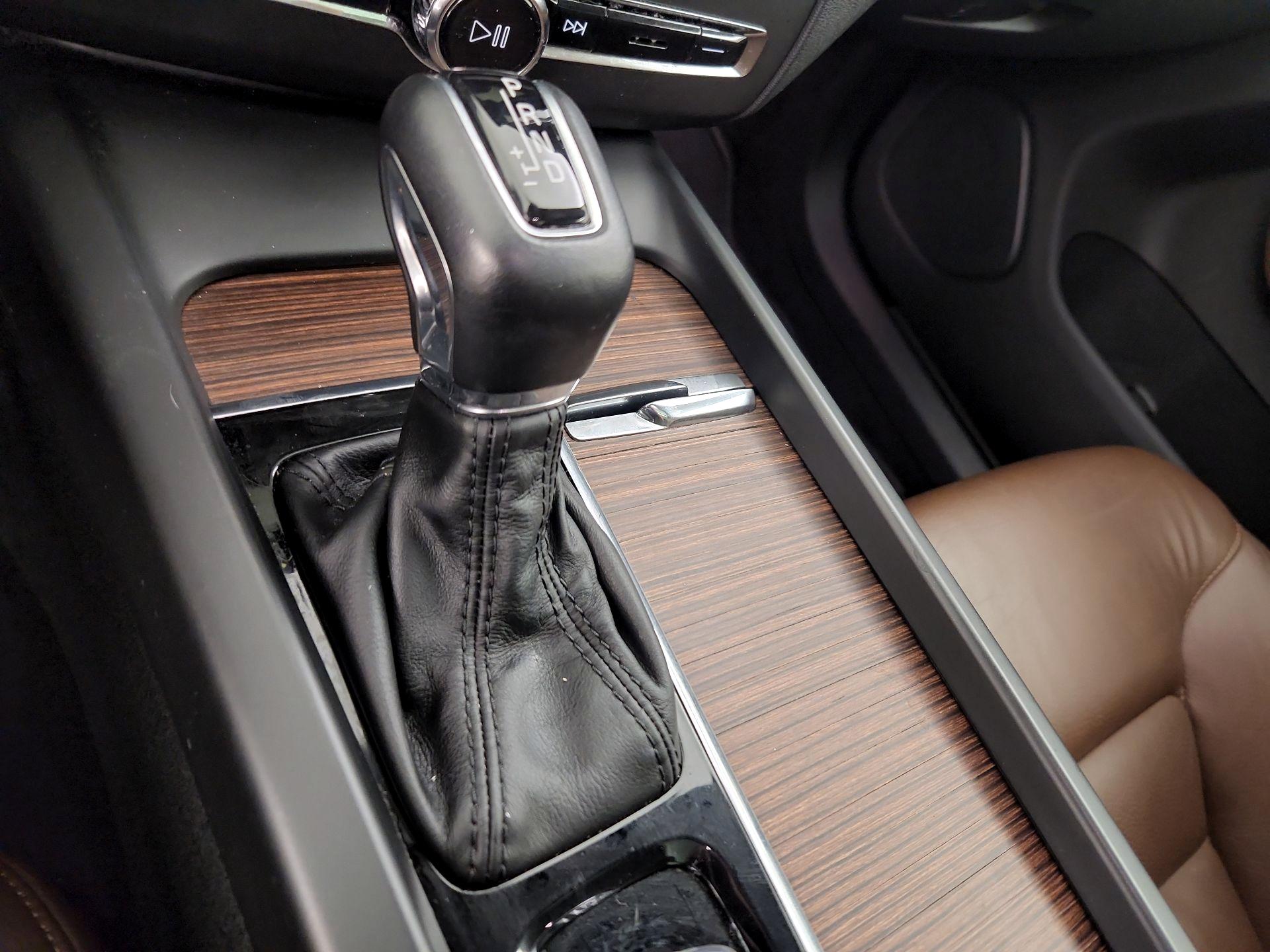 Thumbnail: 2021 Volvo XC60 - 18