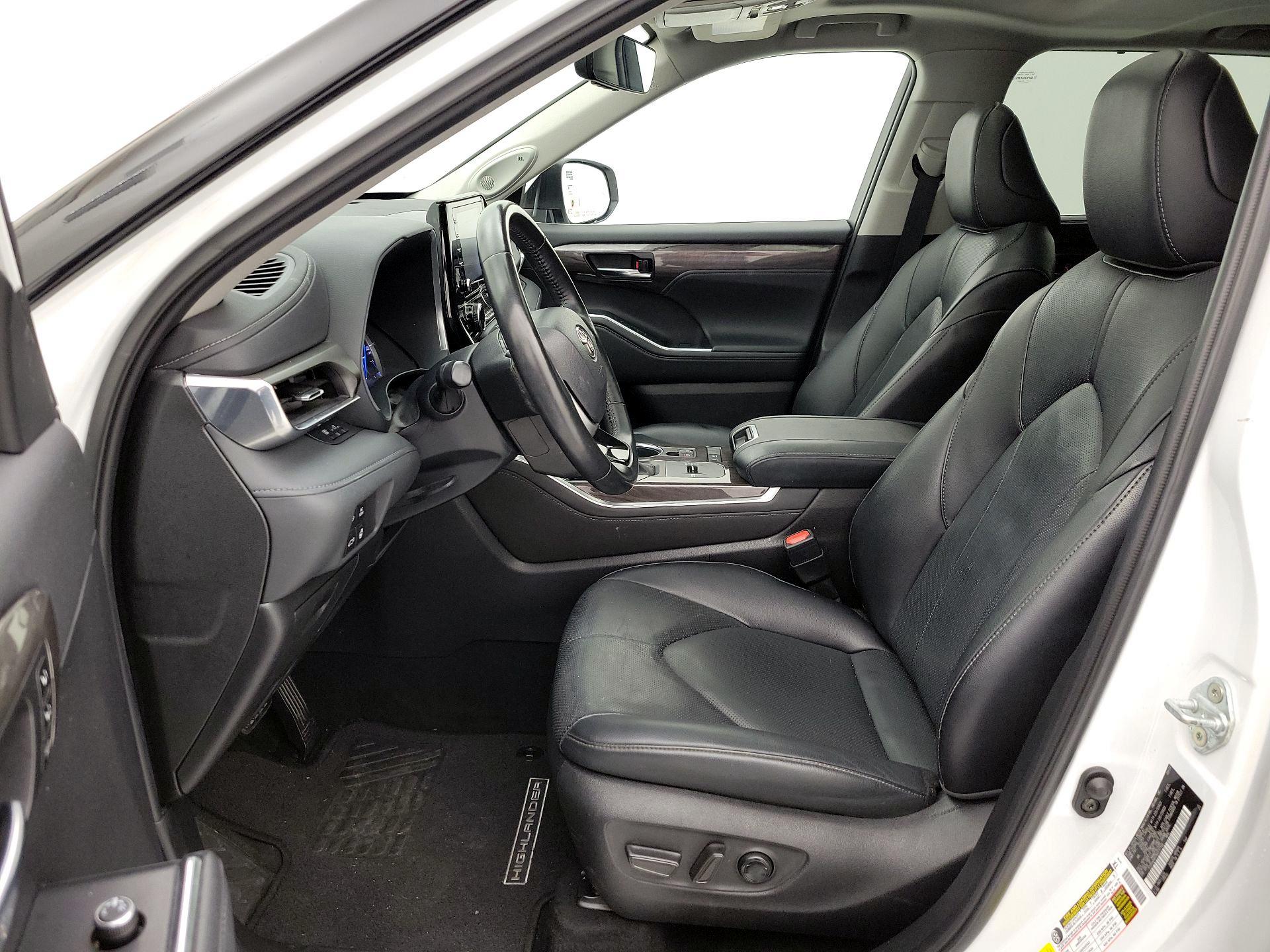 Thumbnail: 2022 Toyota Highlander - 11