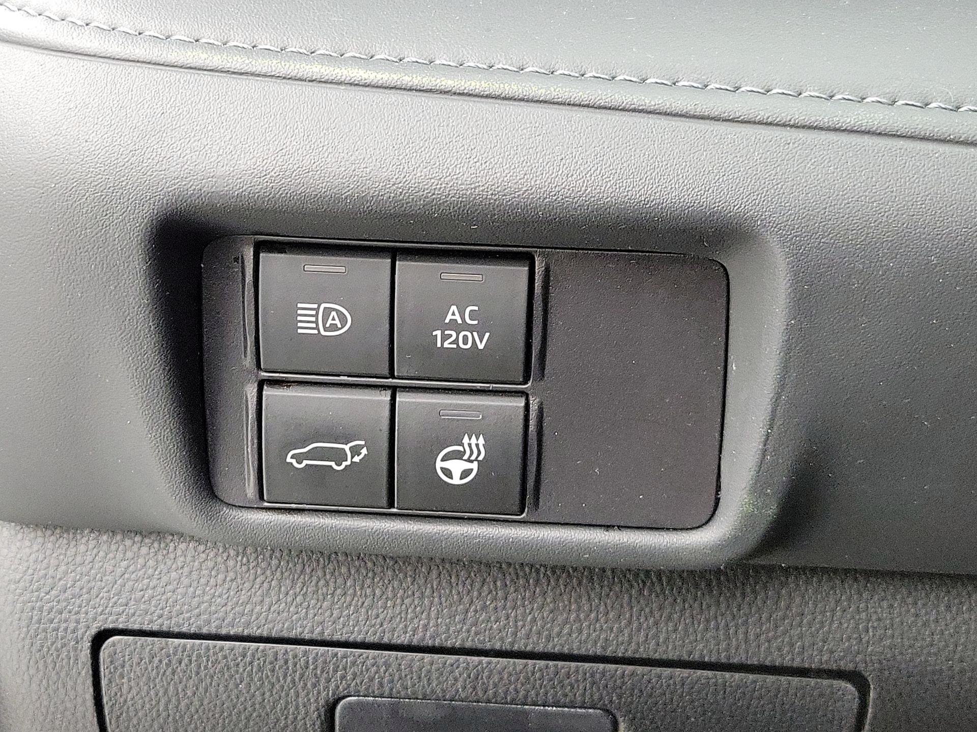 Thumbnail: 2022 Toyota Highlander - 13